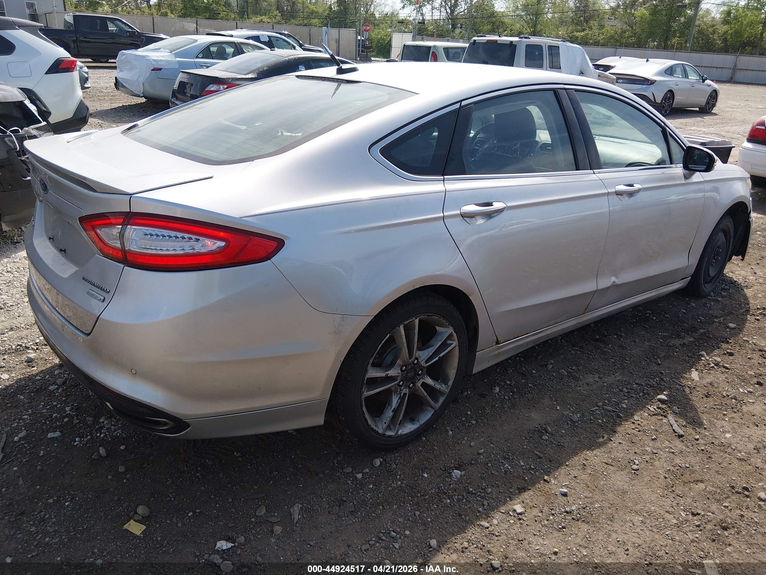 FORD FUSION image 4