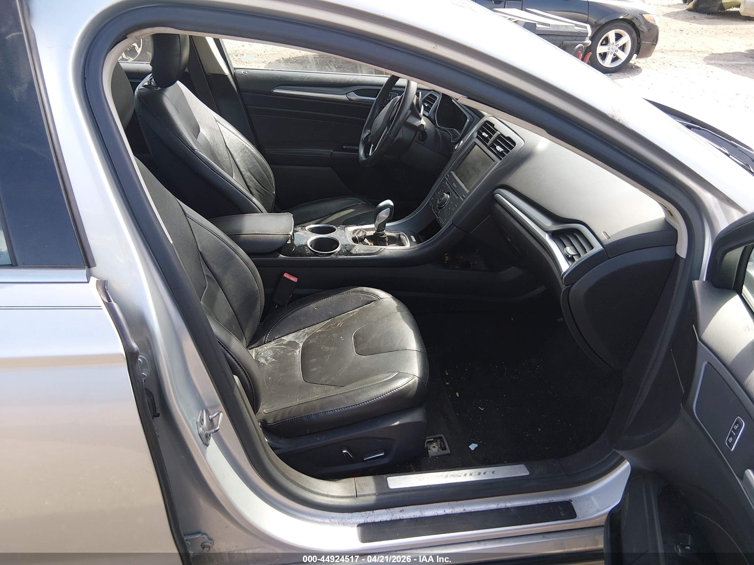 FORD FUSION image 5
