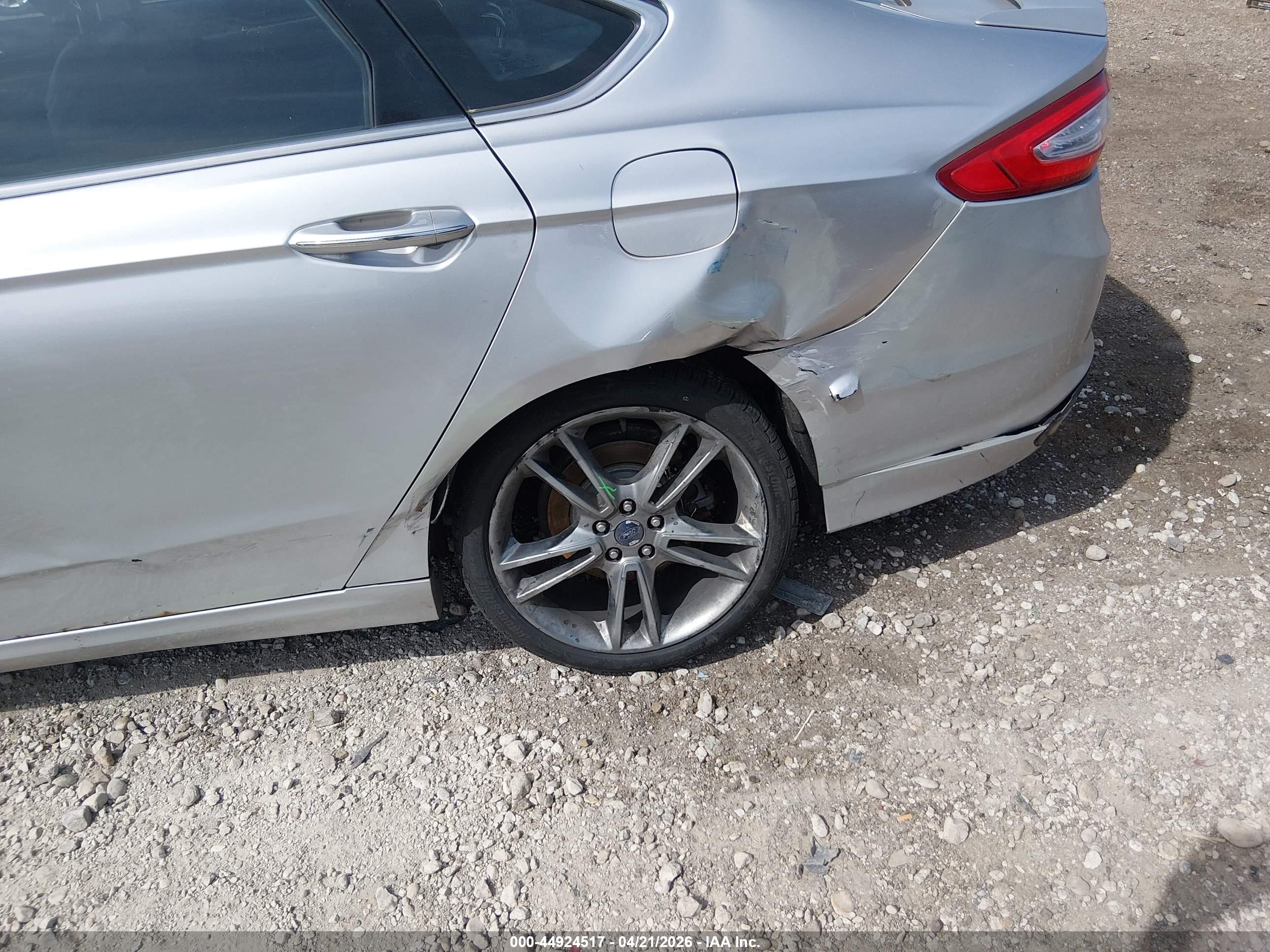 FORD FUSION image 6