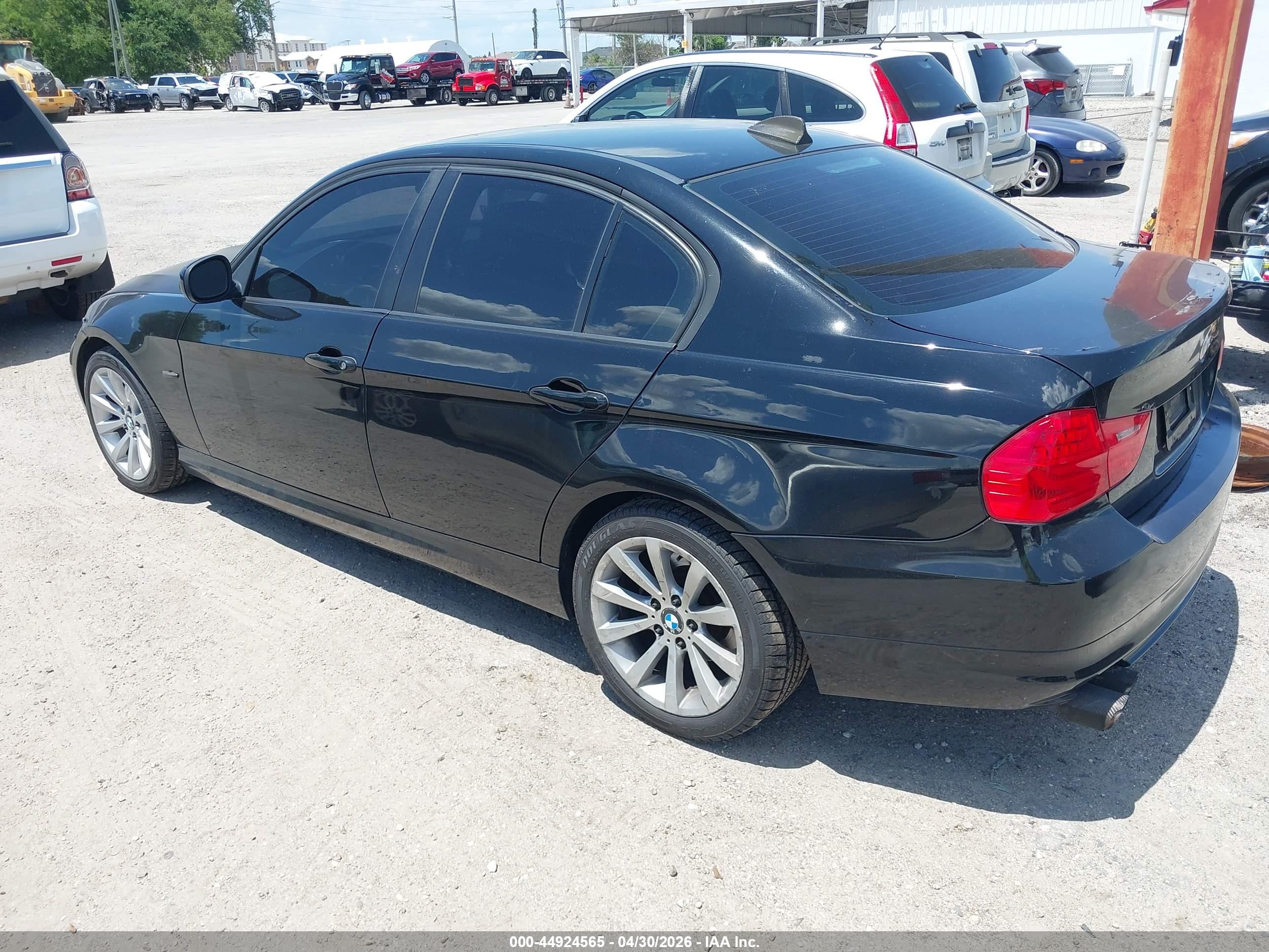 BMW 328I image 3