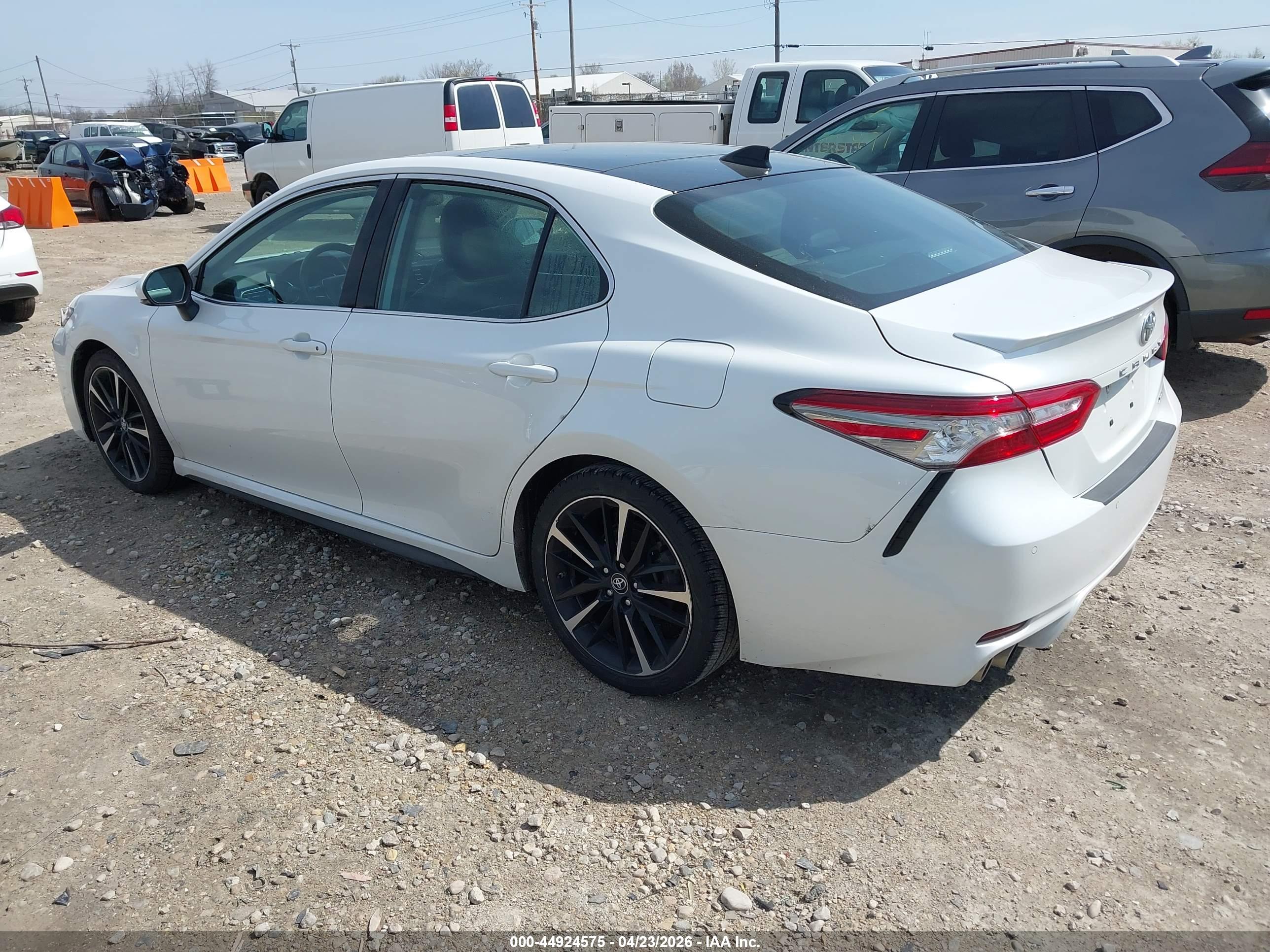 TOYOTA CAMRY image 3
