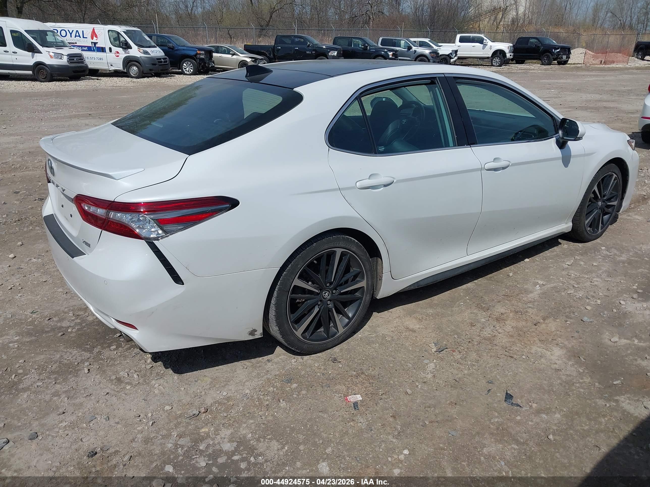 TOYOTA CAMRY image 4