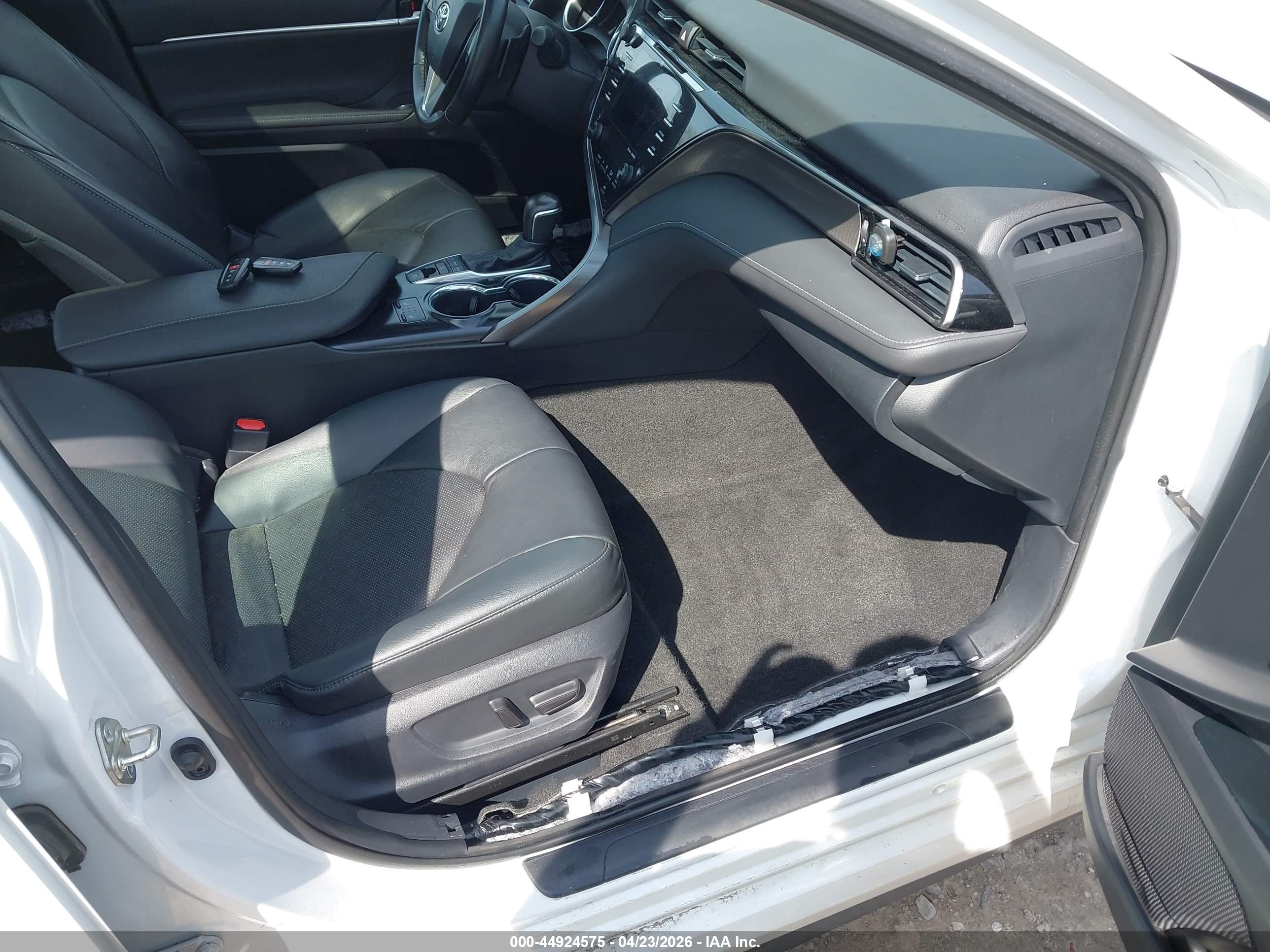 TOYOTA CAMRY image 5
