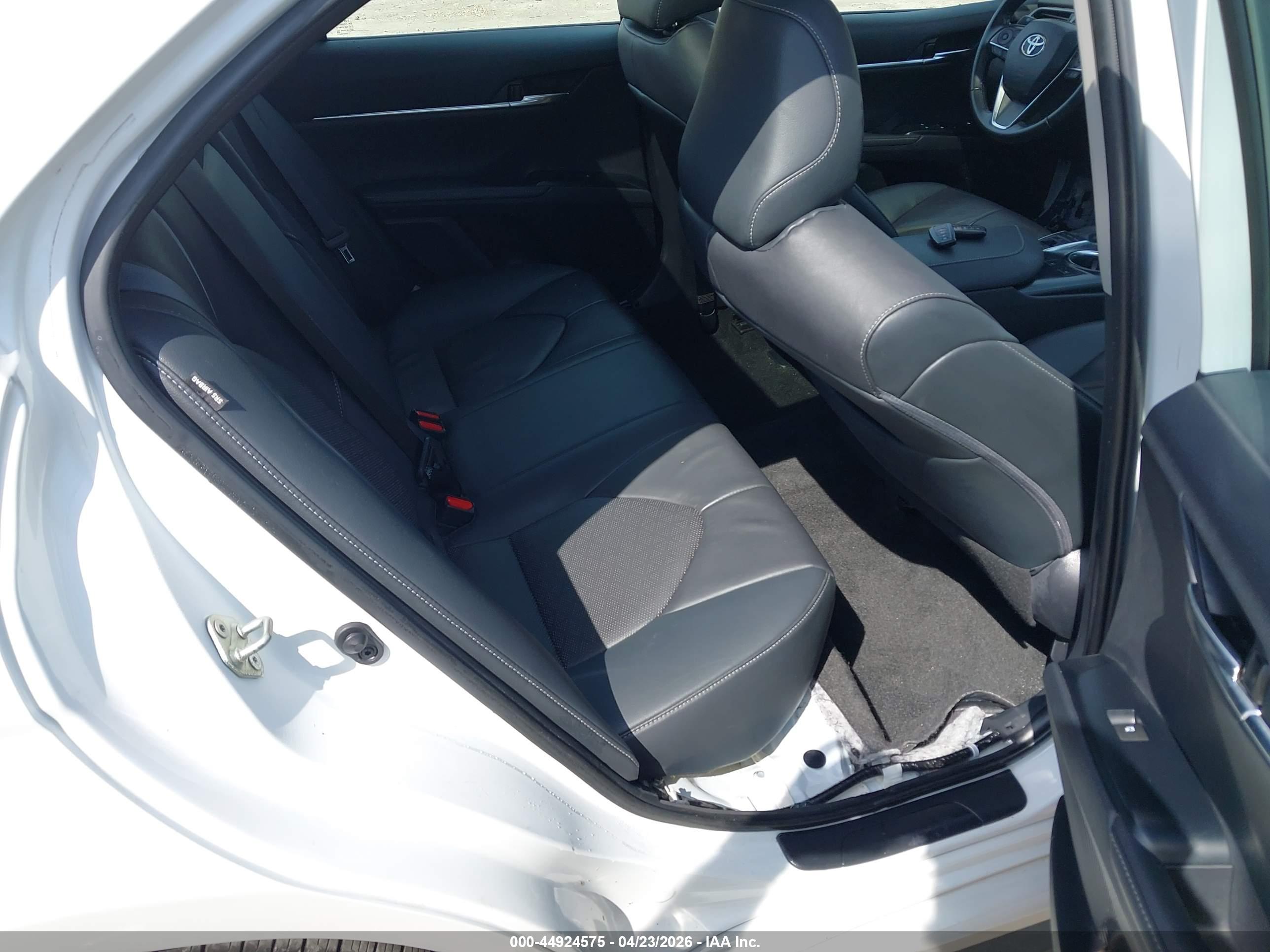 TOYOTA CAMRY image 8