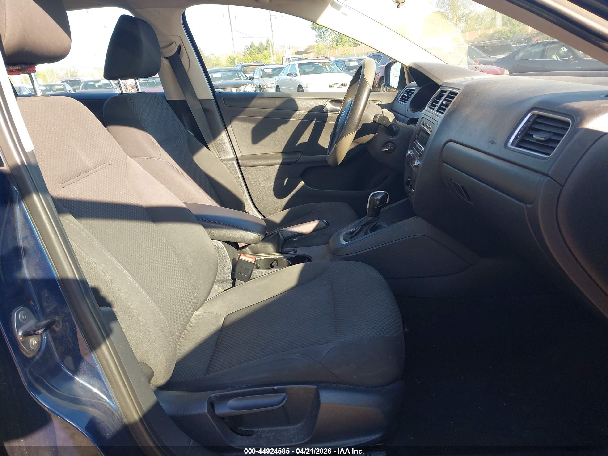 VOLKSWAGEN JETTA image 5