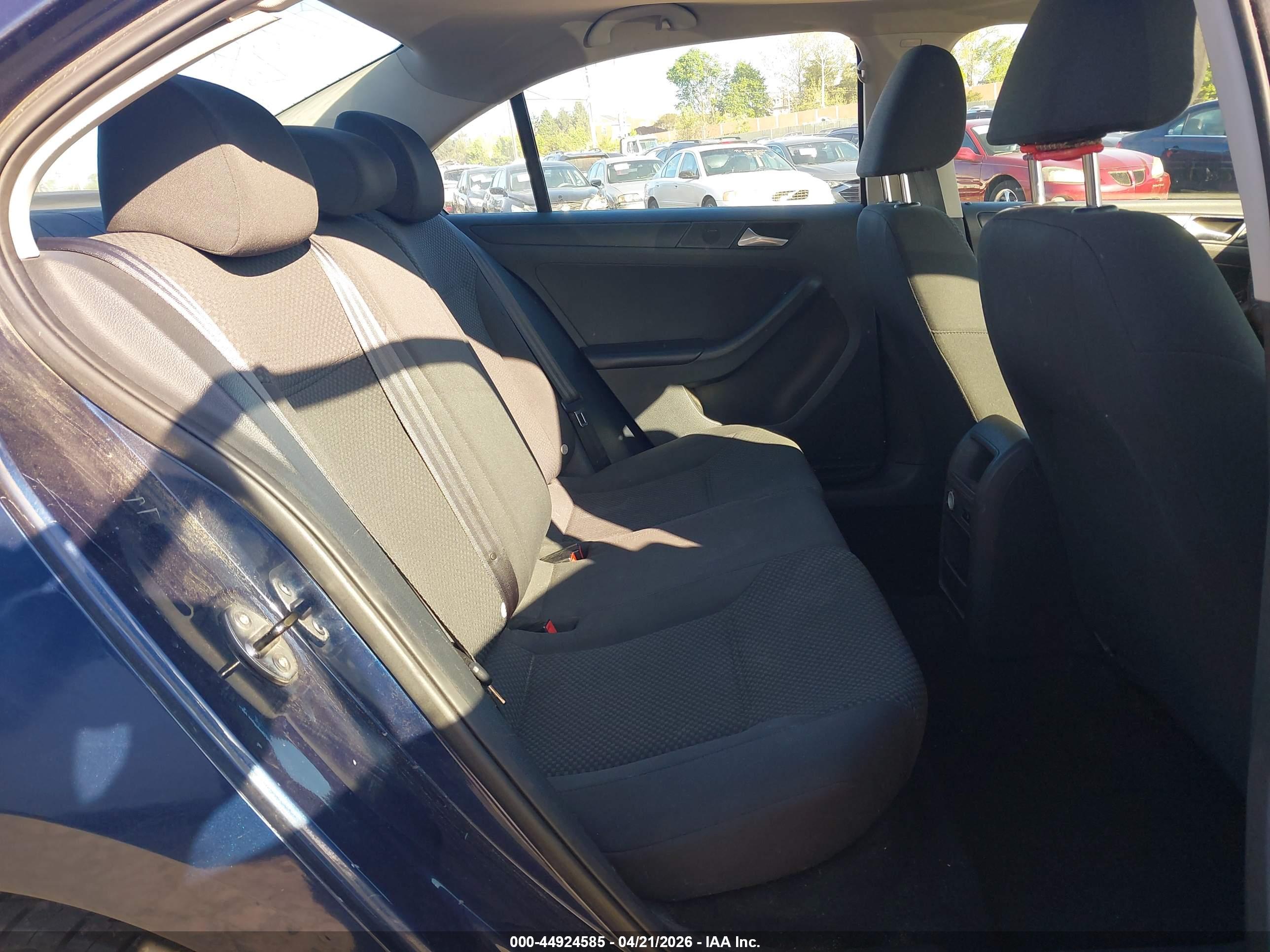 VOLKSWAGEN JETTA image 8