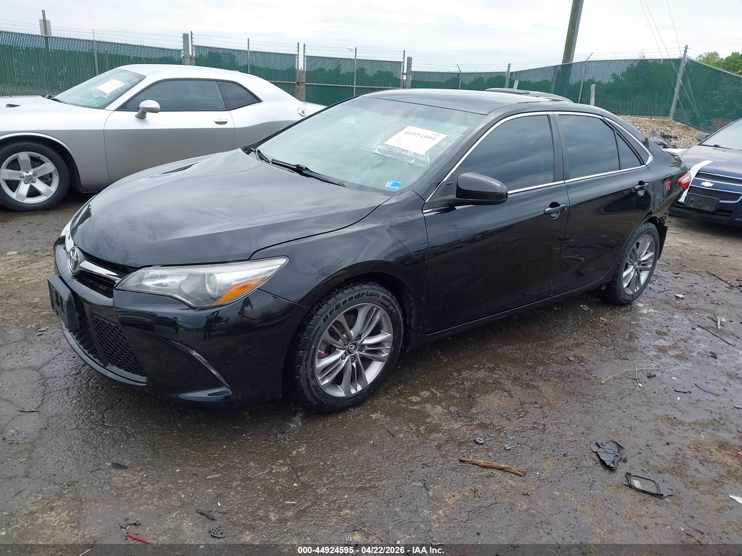 TOYOTA CAMRY image 2