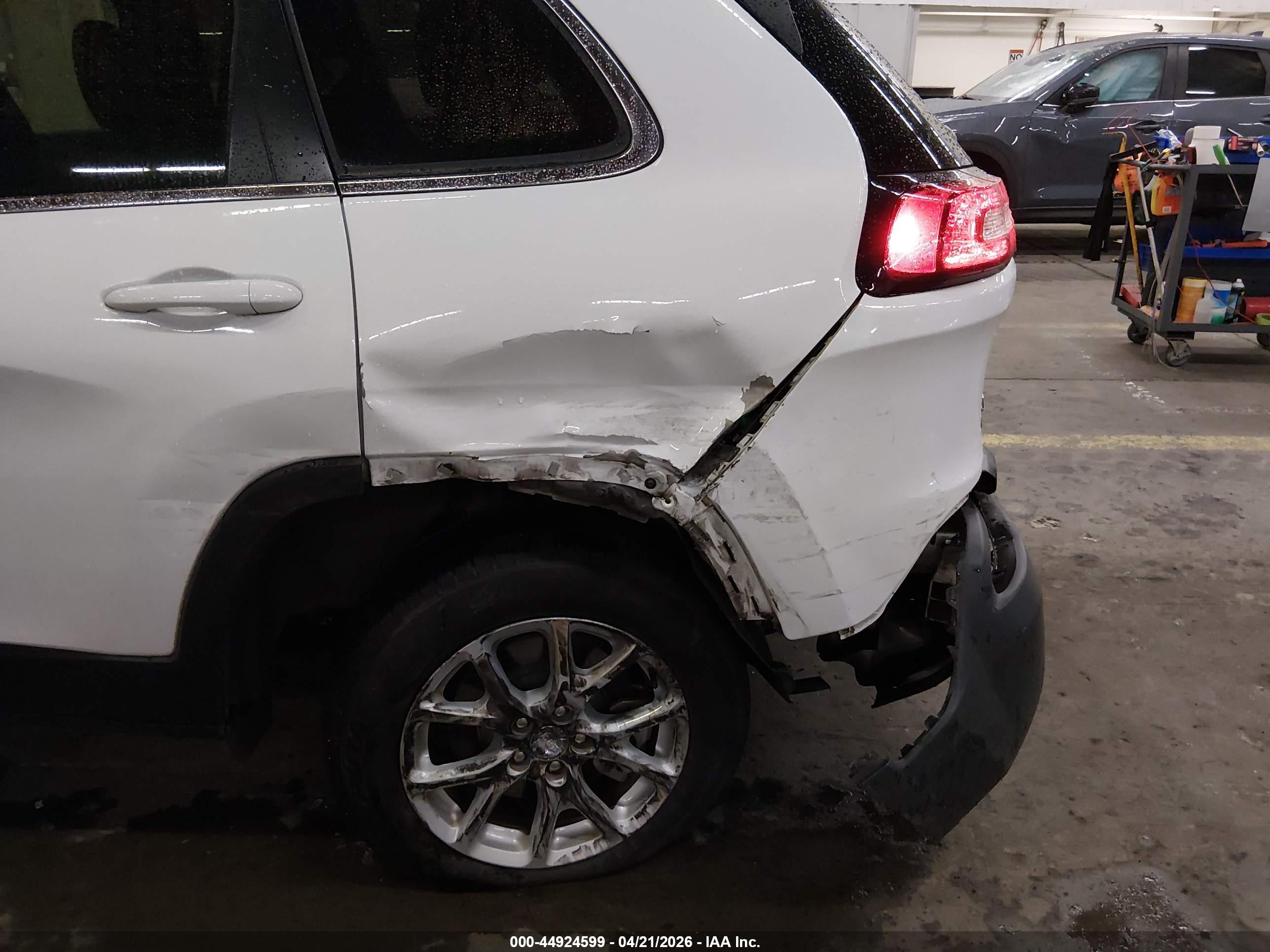 JEEP CHEROKEE image 6