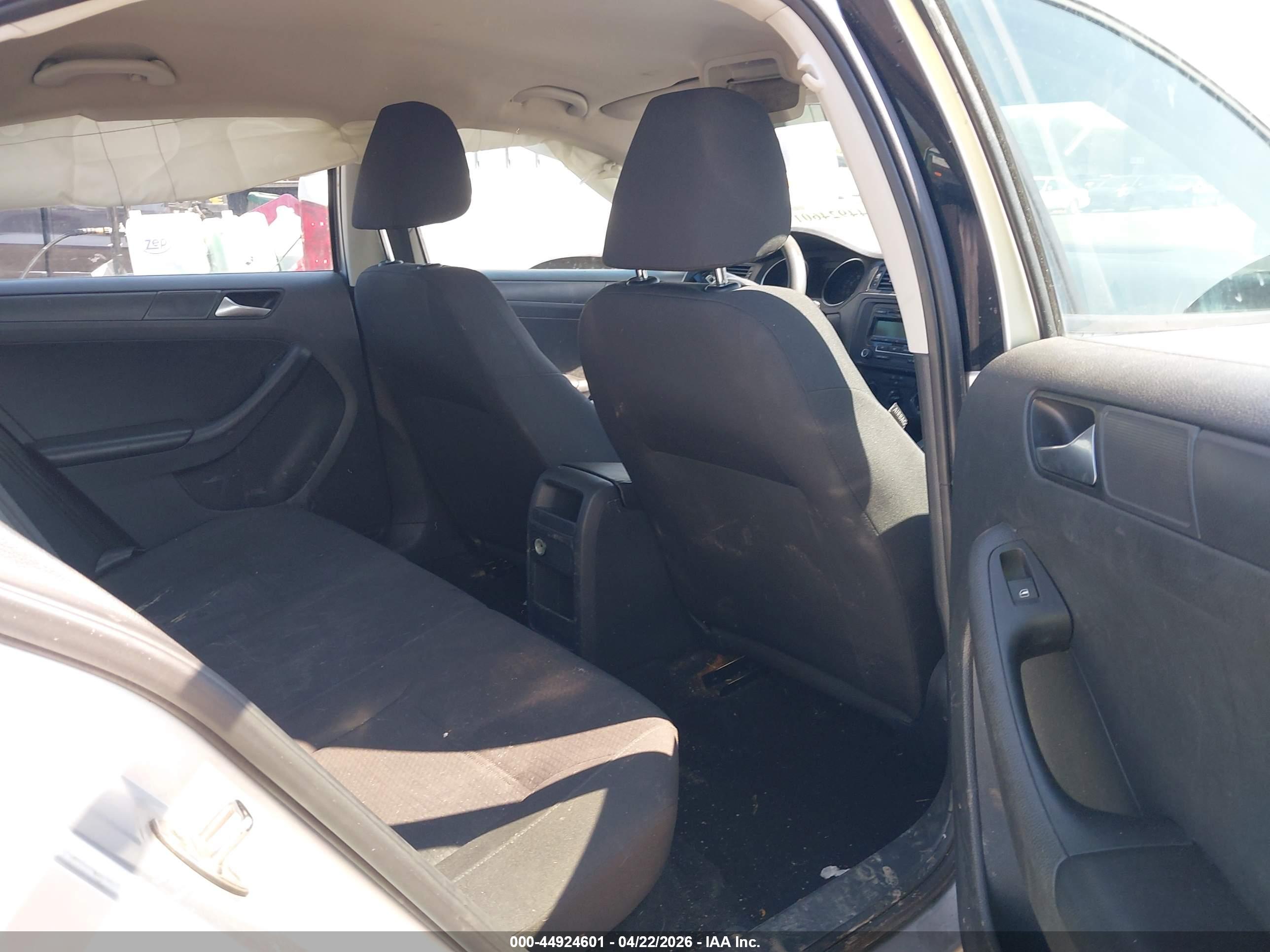 VOLKSWAGEN JETTA image 8
