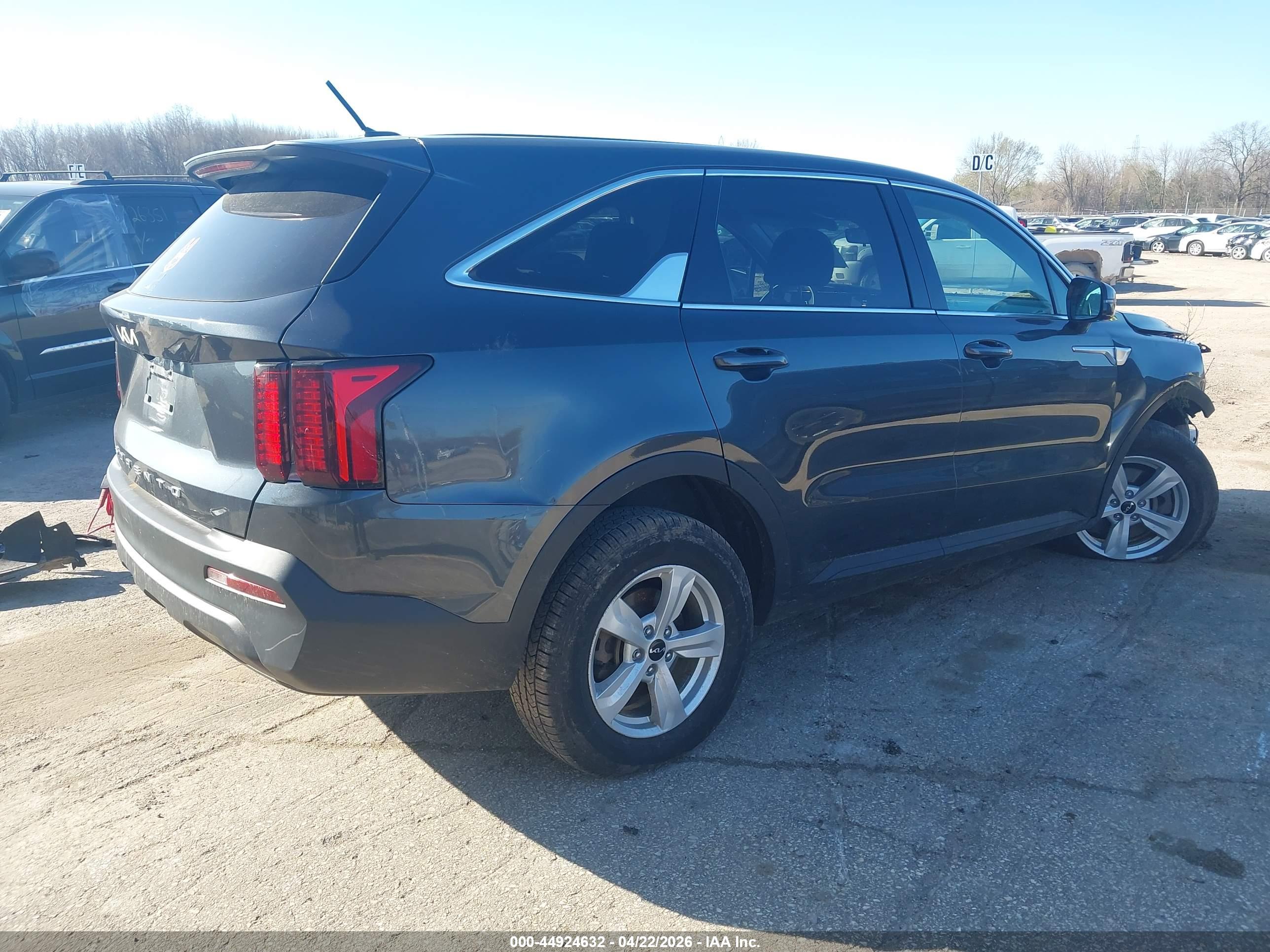 KIA SORENTO image 4