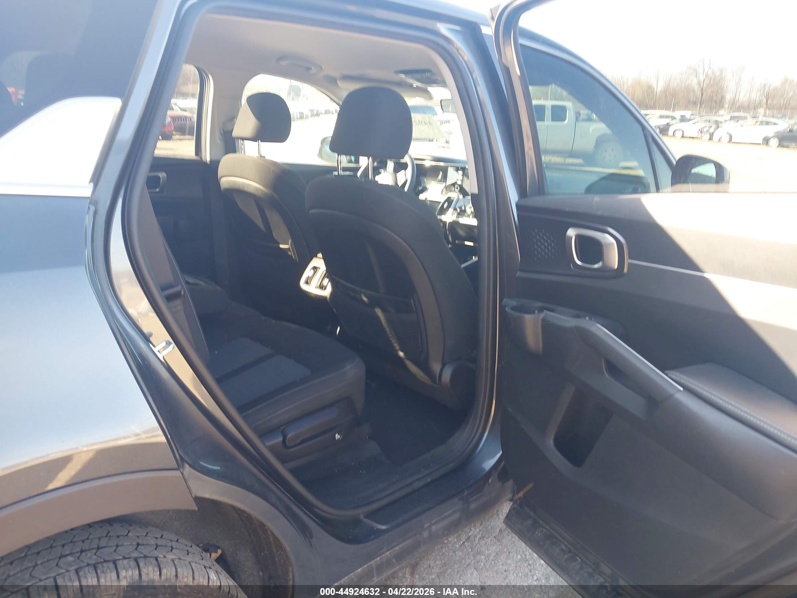 KIA SORENTO image 8
