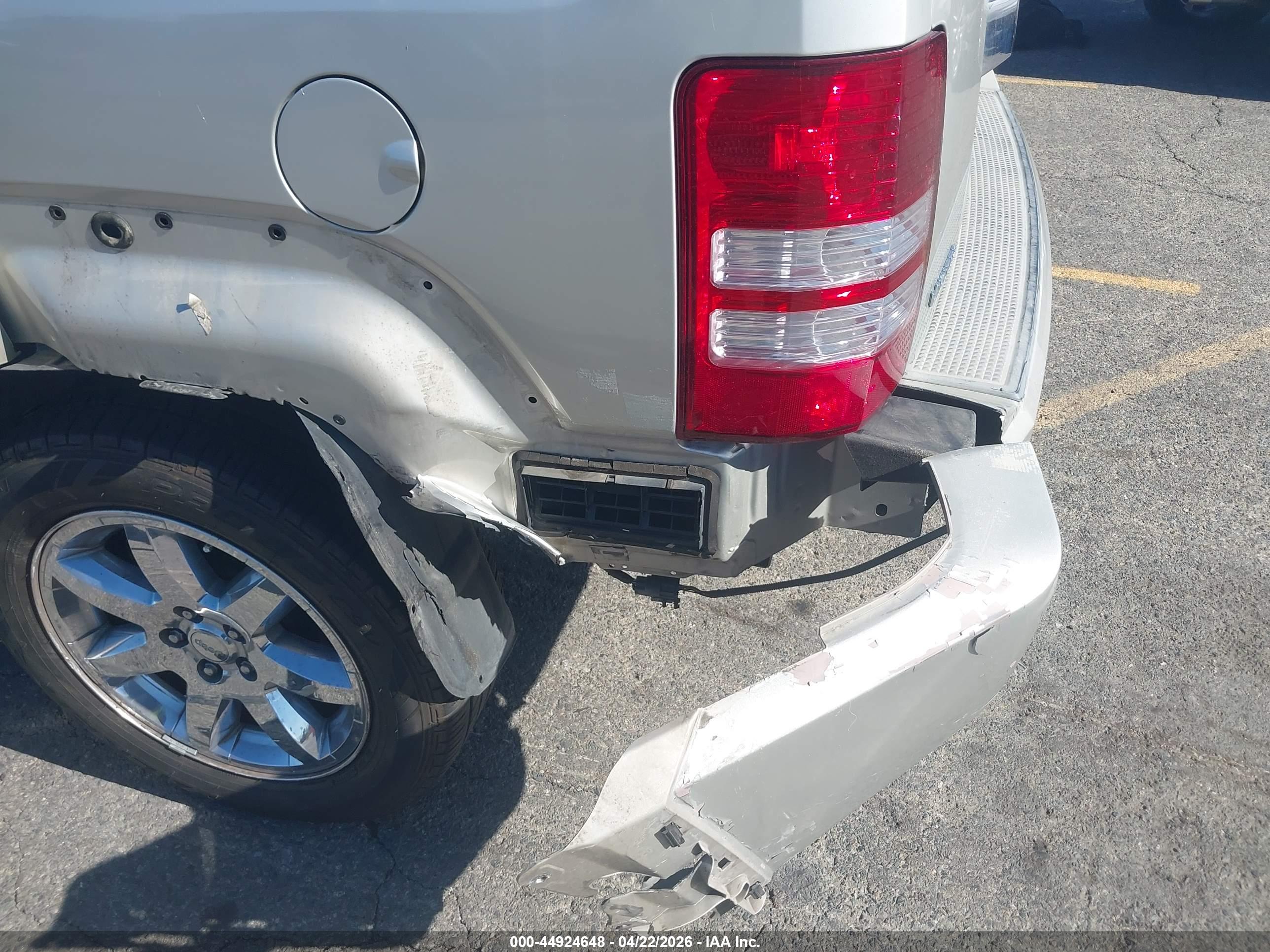 JEEP LIBERTY image 6