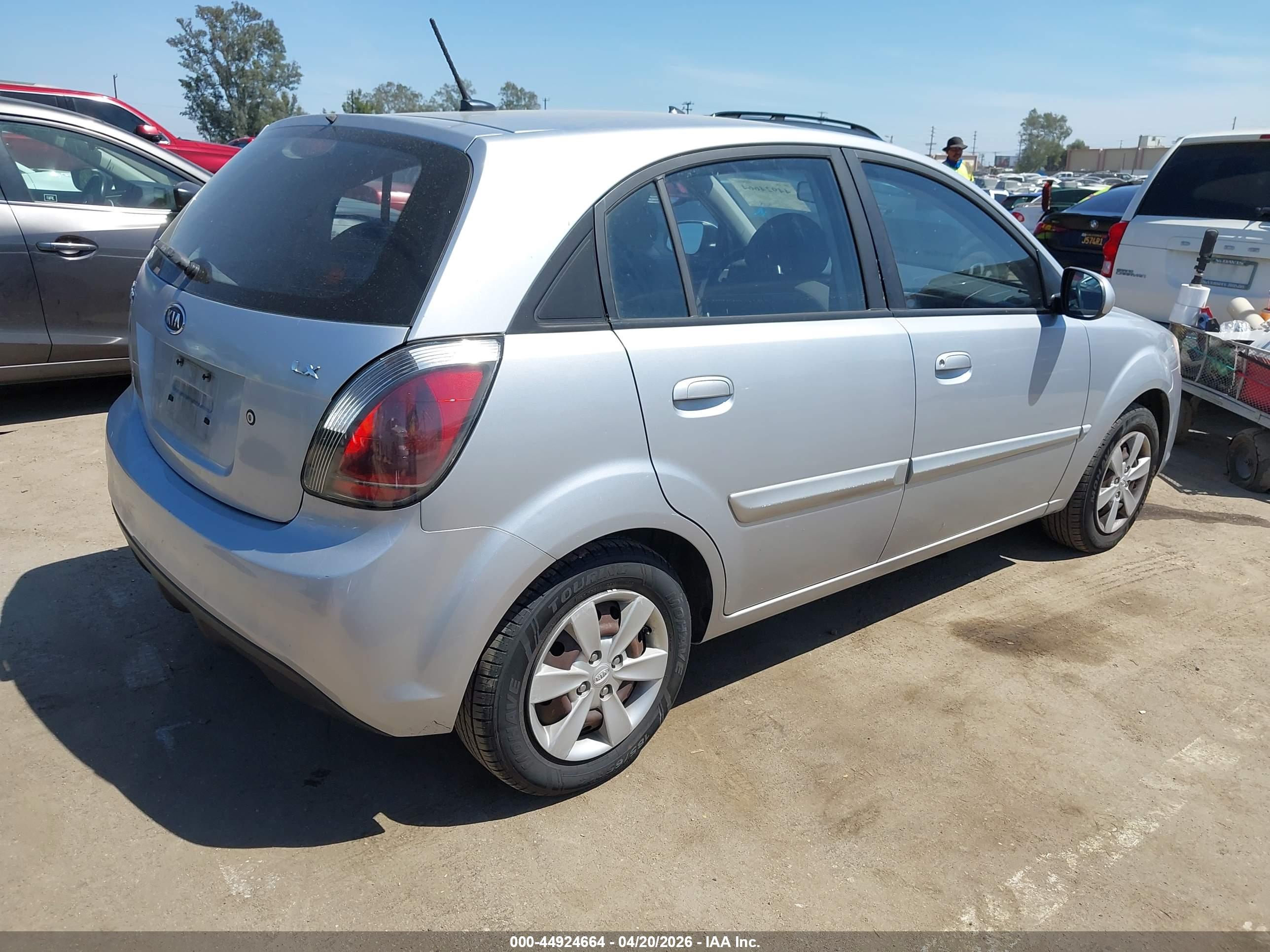 KIA RIO5 image 4