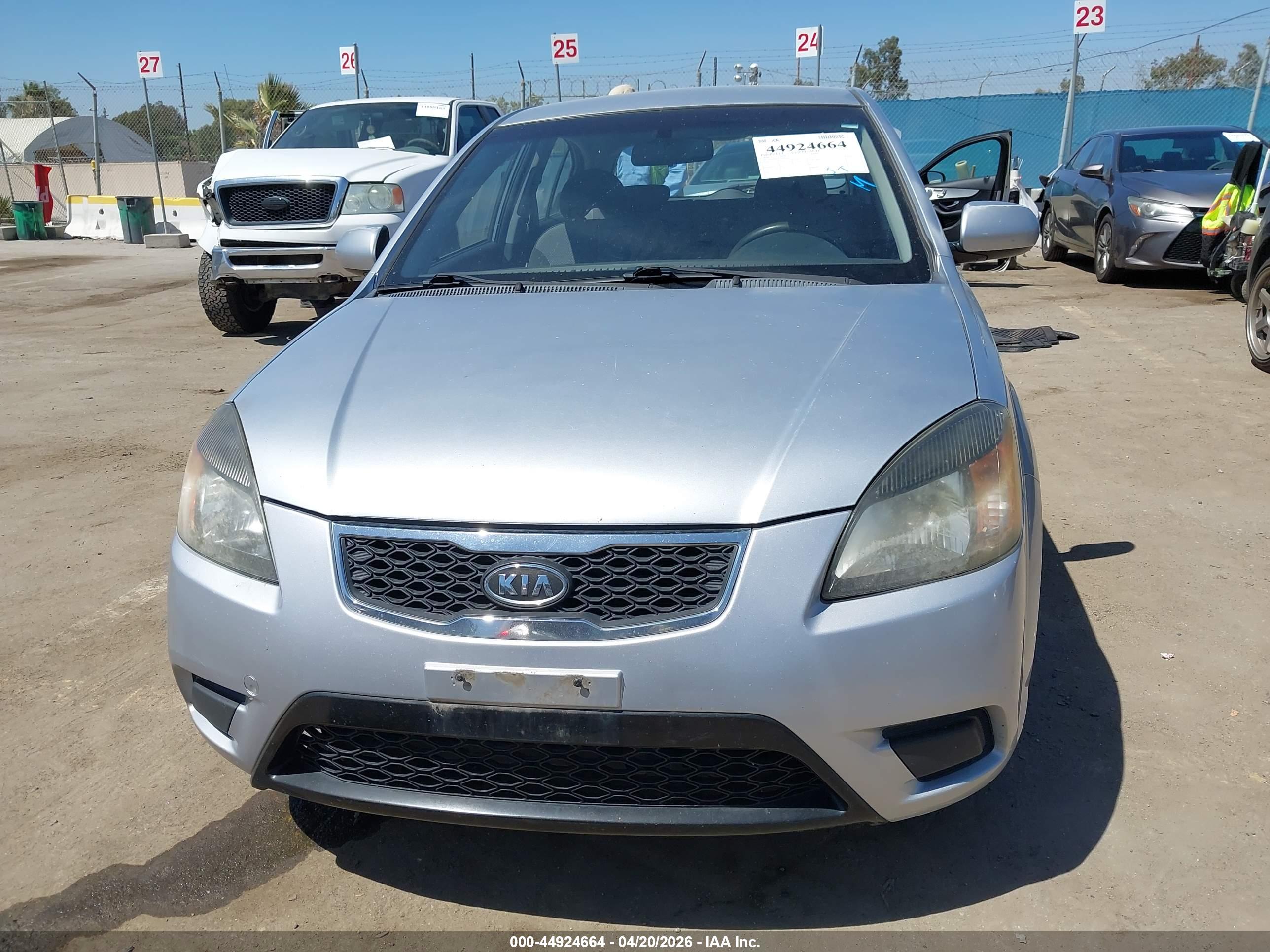 KIA RIO5 image 6
