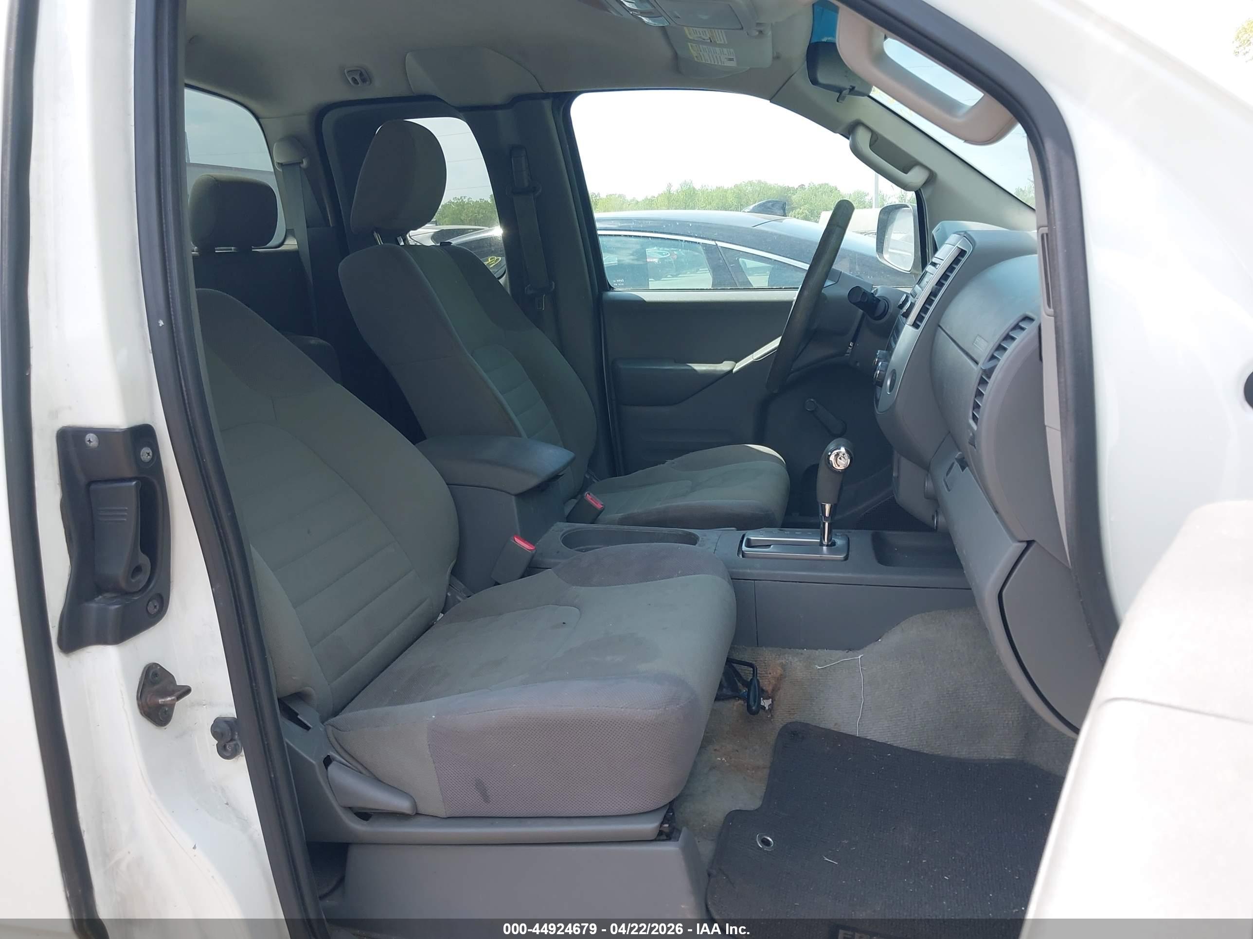 NISSAN FRONTIER image 5