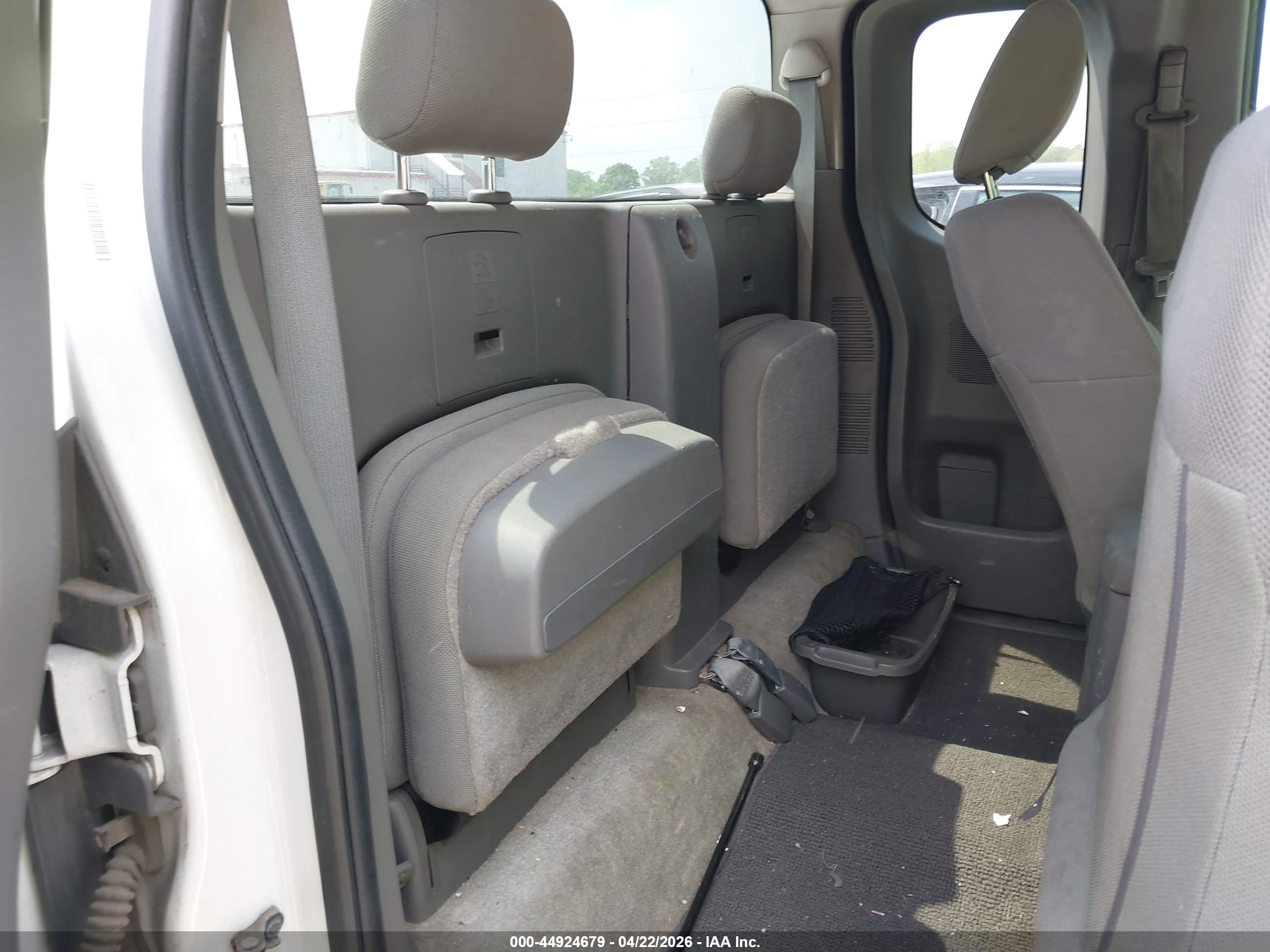 NISSAN FRONTIER image 8