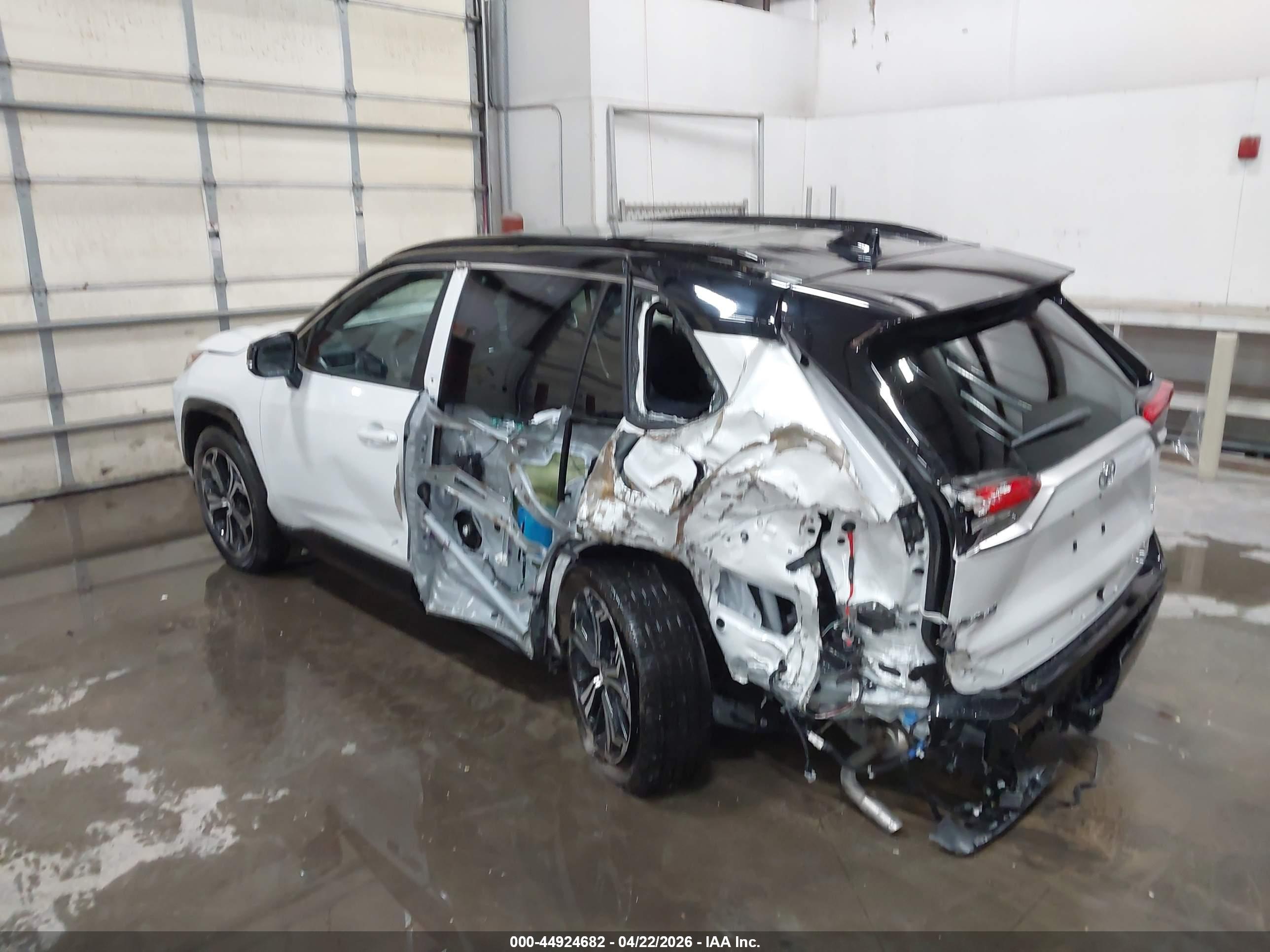 TOYOTA RAV4 image 3