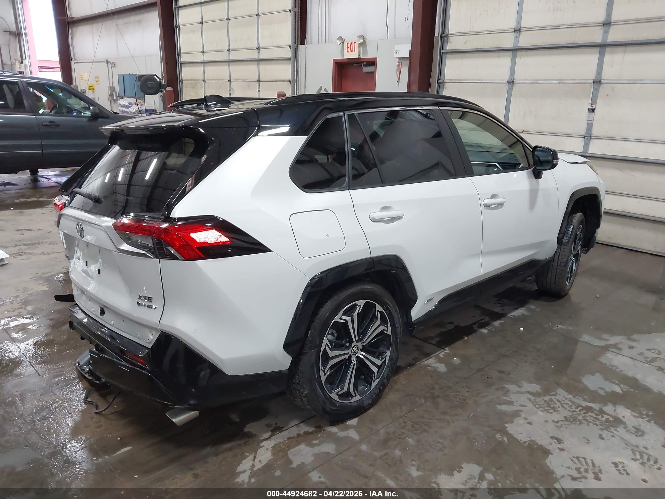 TOYOTA RAV4 image 4