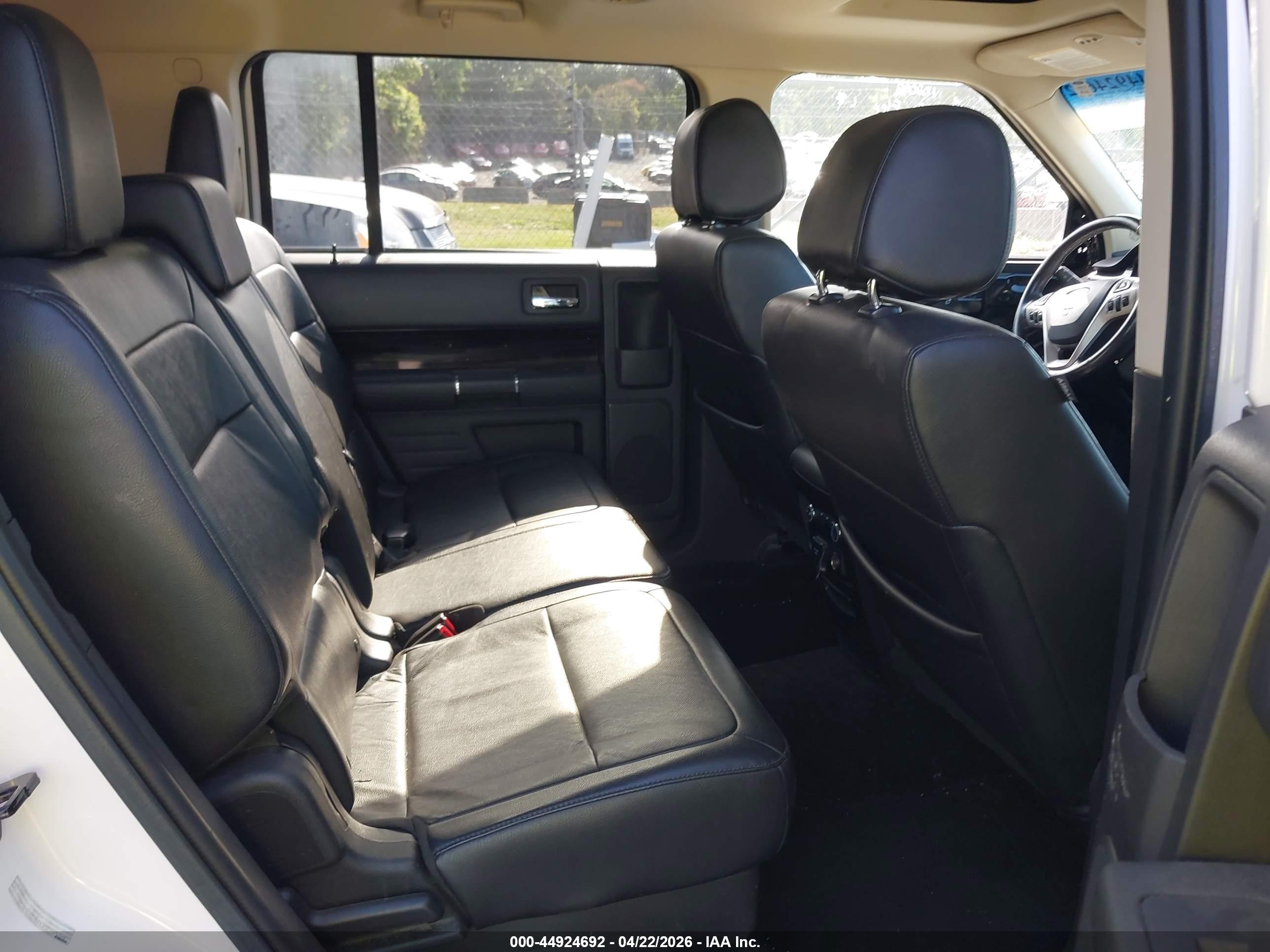 FORD FLEX image 8