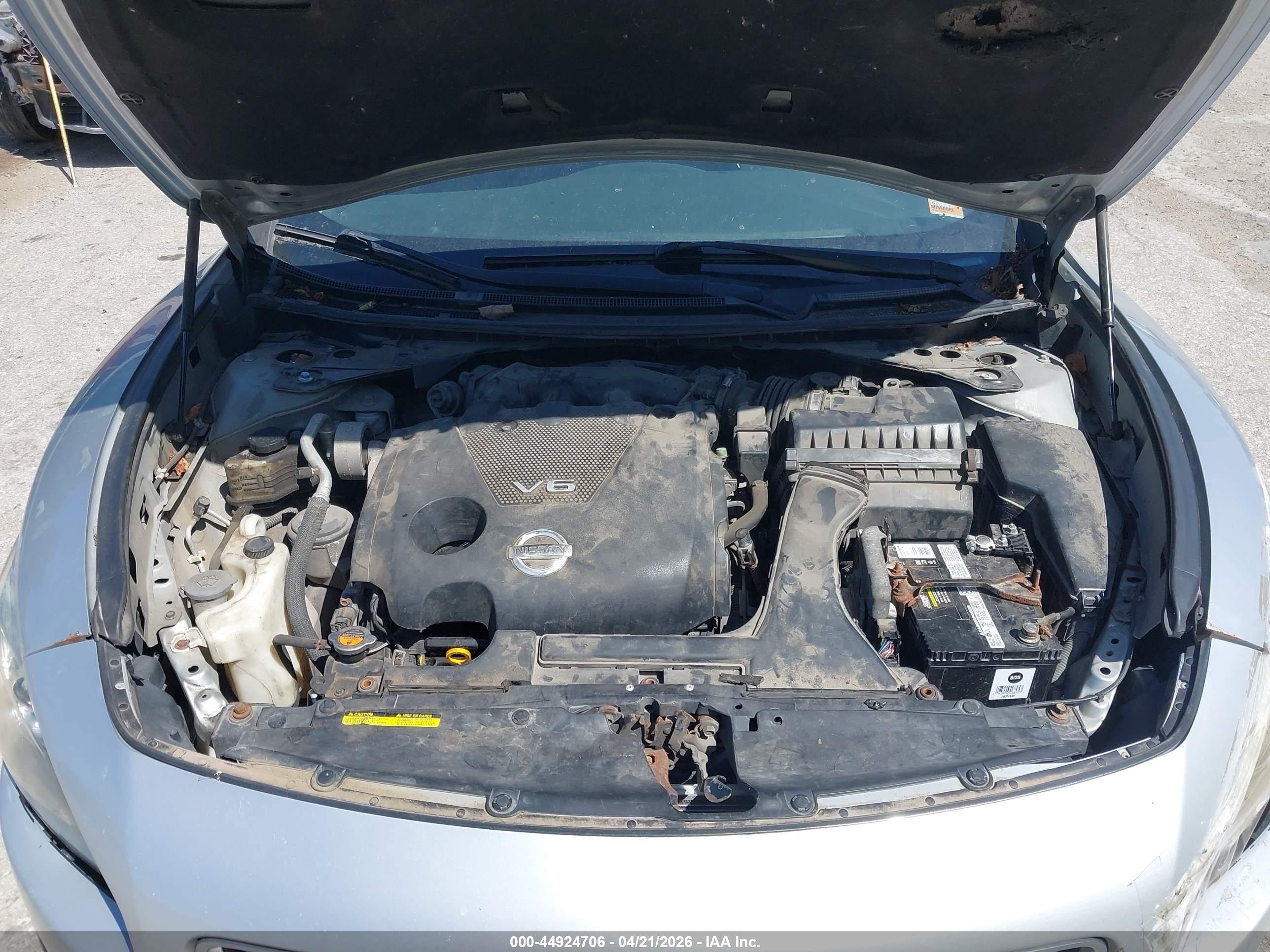 NISSAN MAXIMA image 10