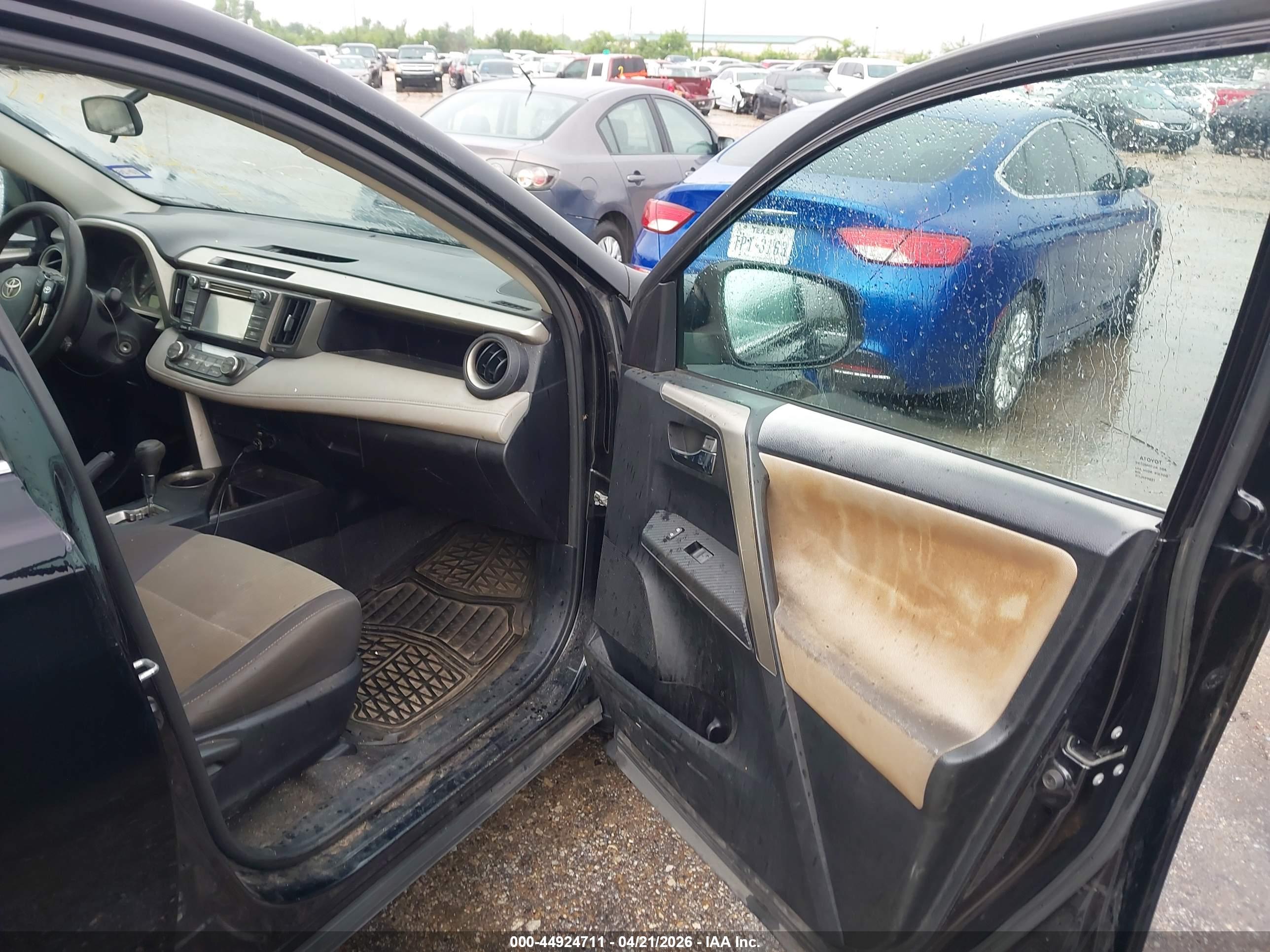 TOYOTA RAV4 image 5