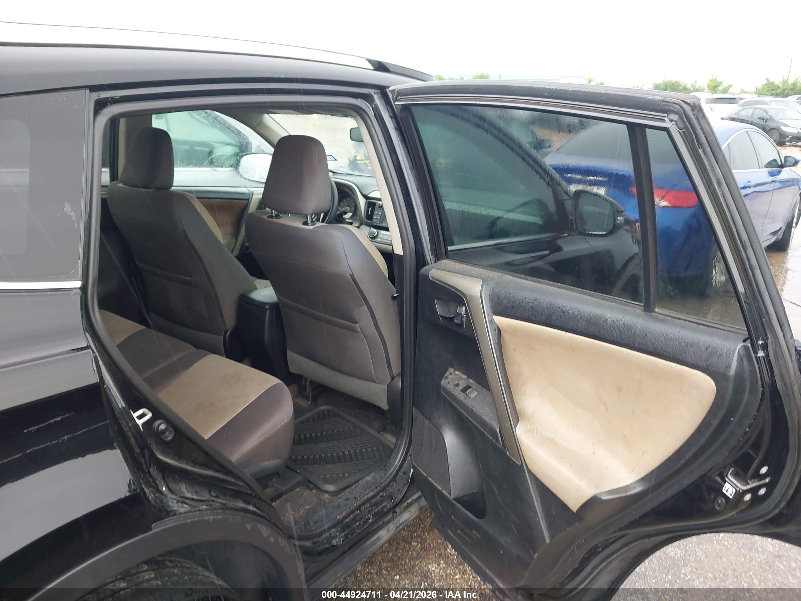 TOYOTA RAV4 image 8