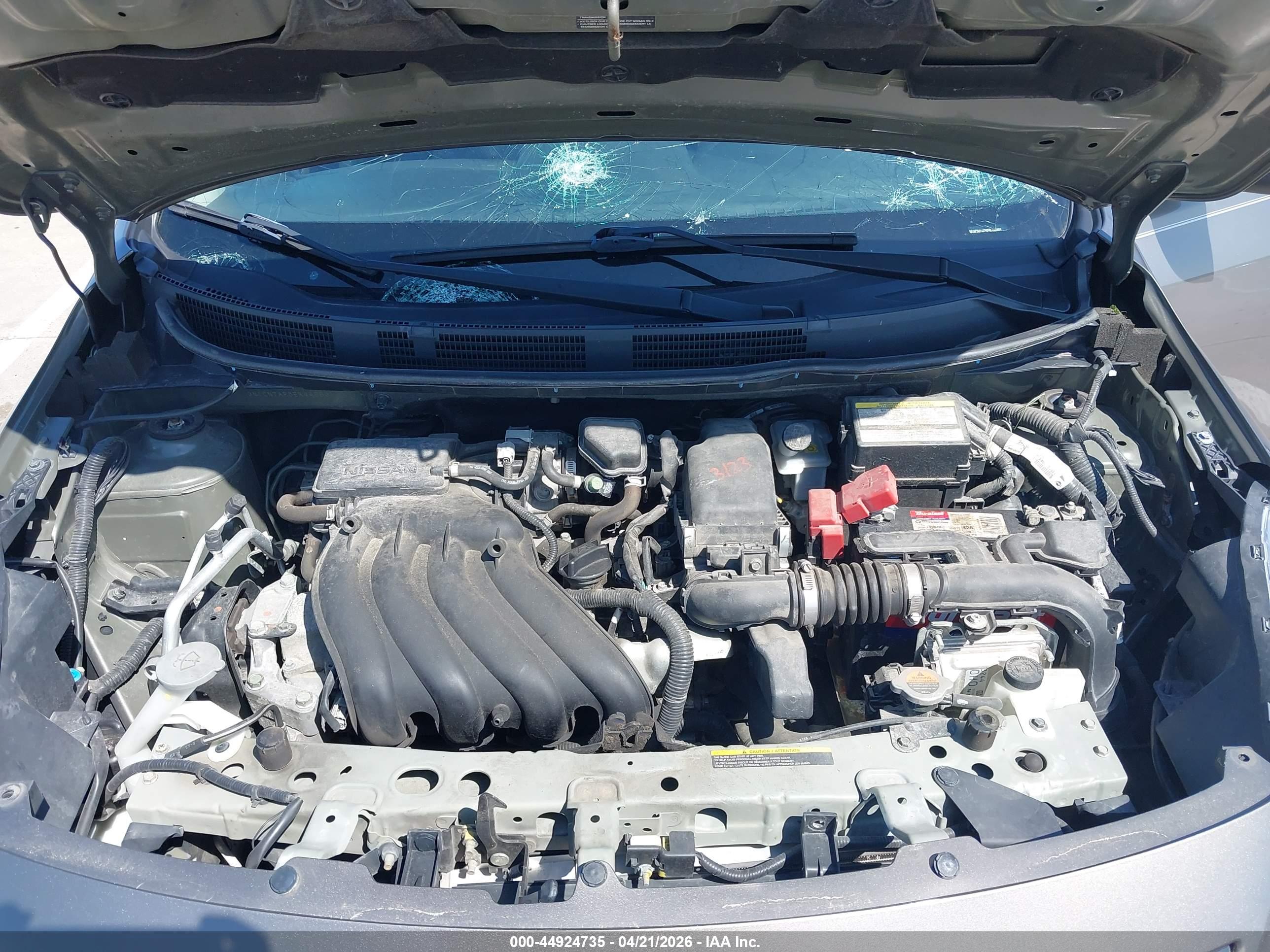 NISSAN VERSA image 10