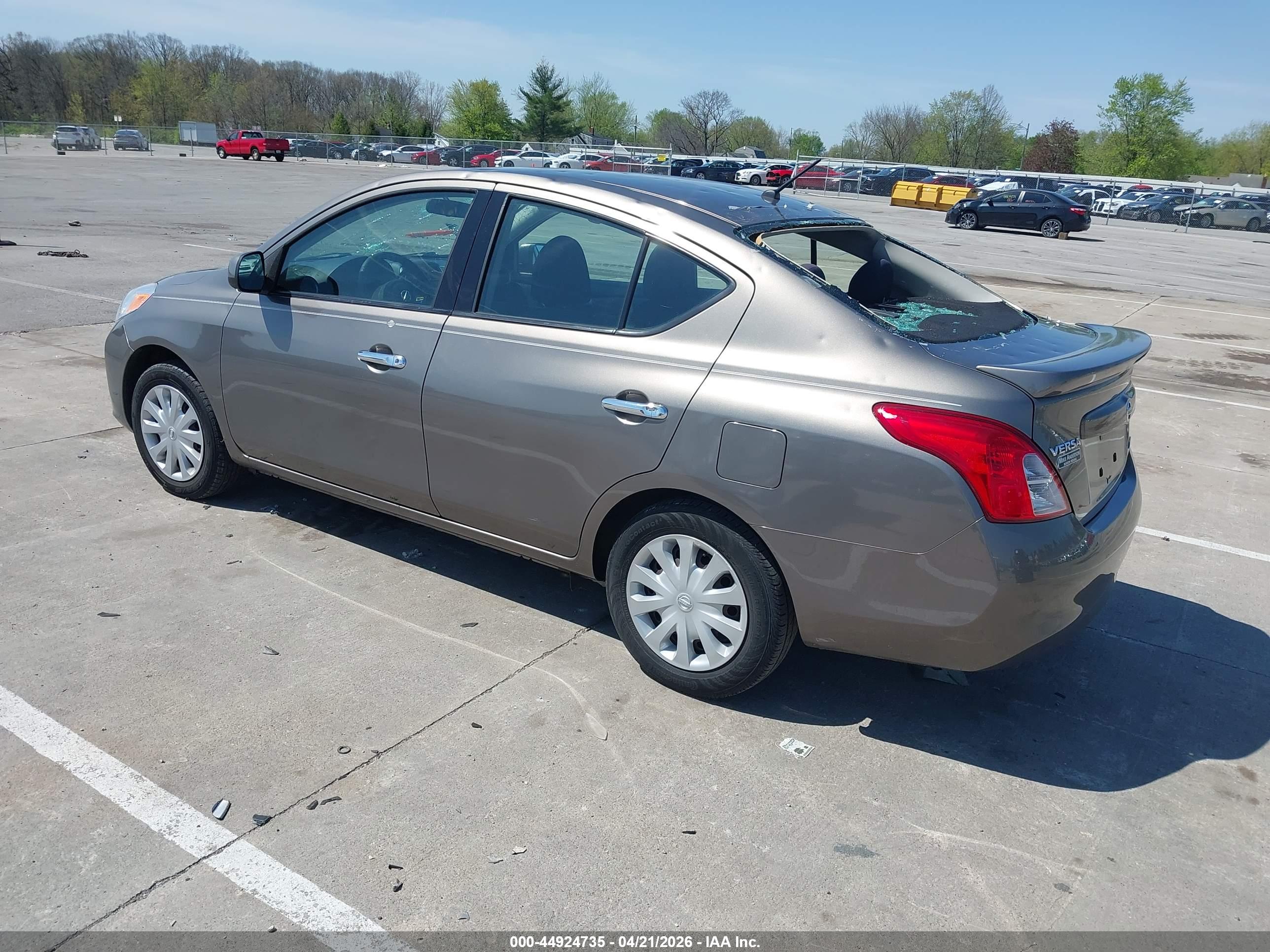 NISSAN VERSA image 3