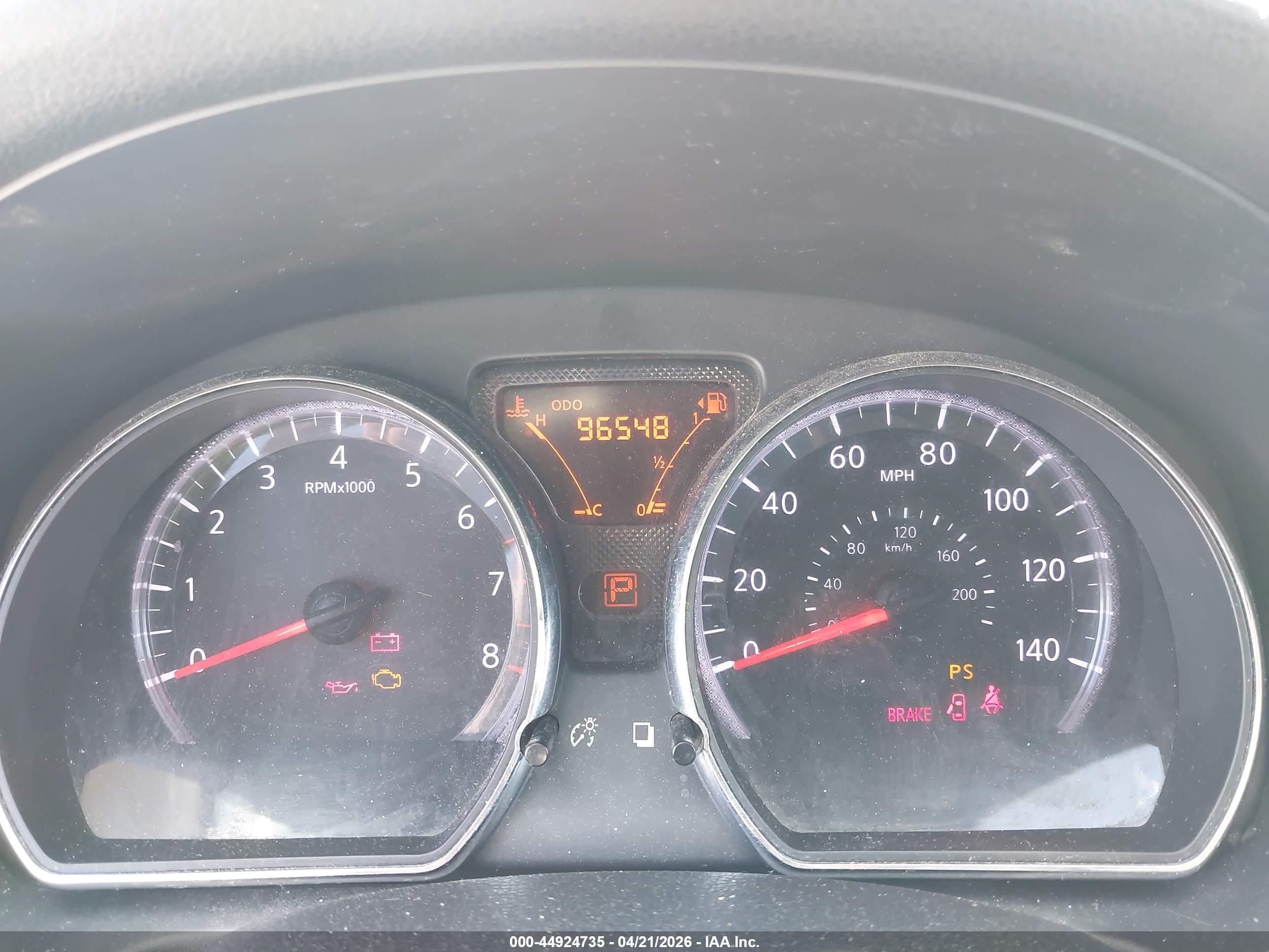 NISSAN VERSA image 7