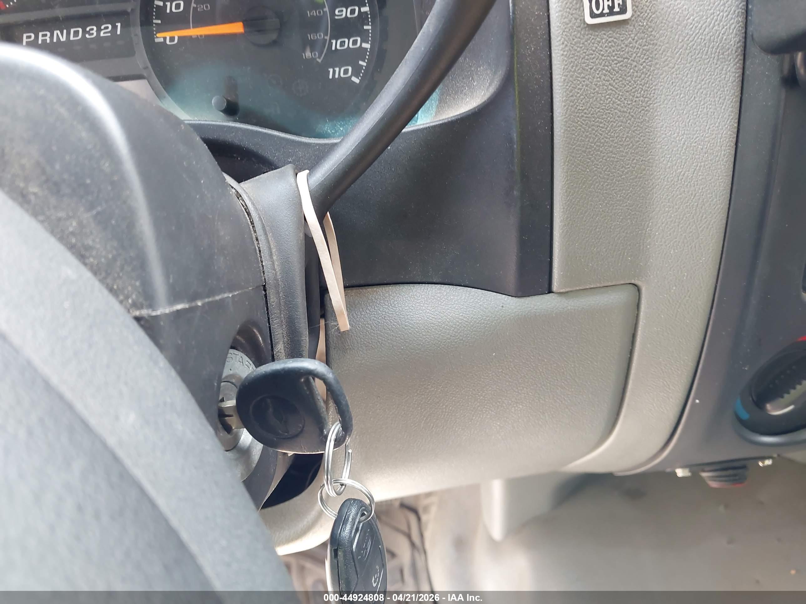 CHEVROLET COLORADO image 11