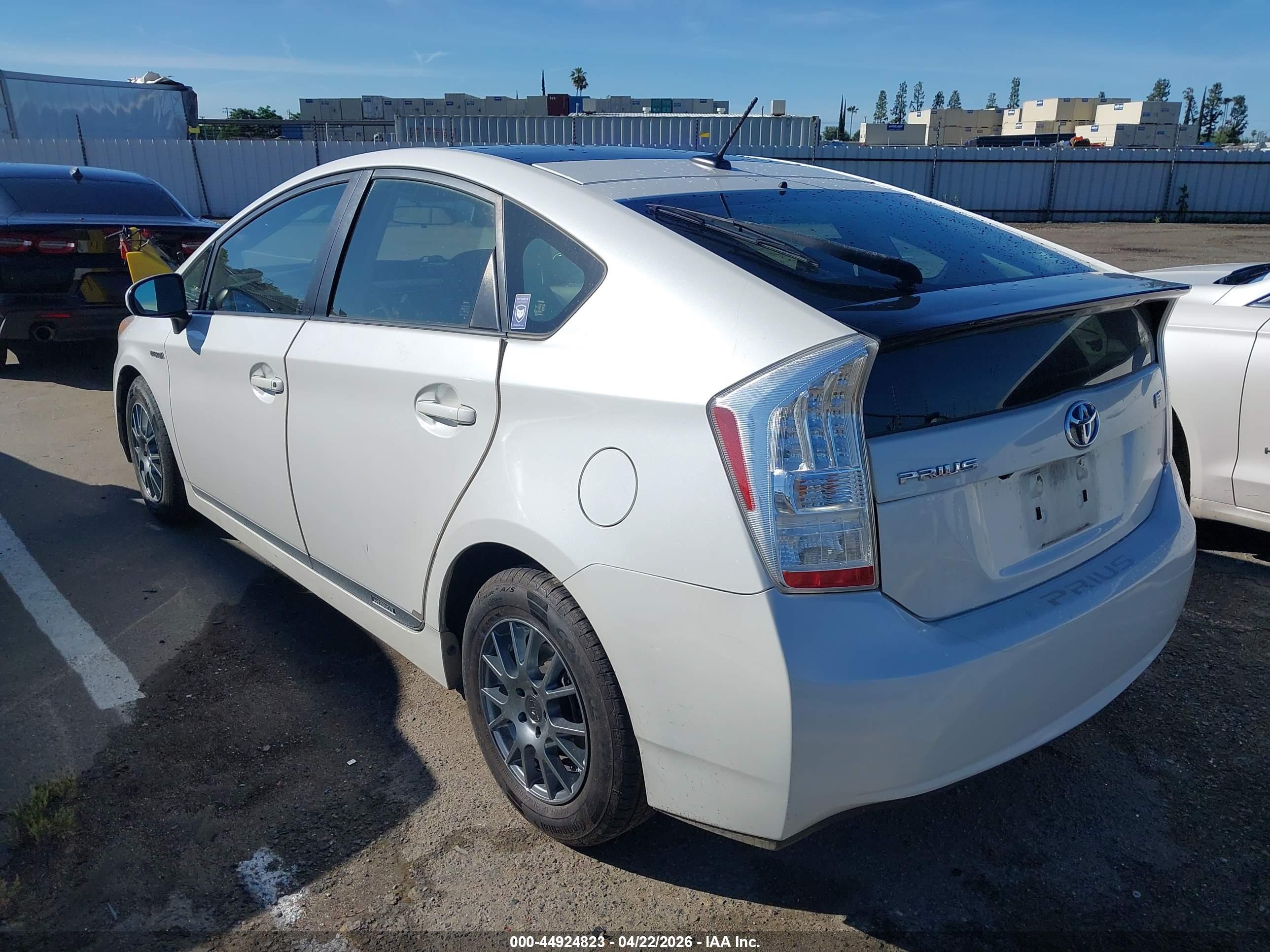 TOYOTA PRIUS image 3