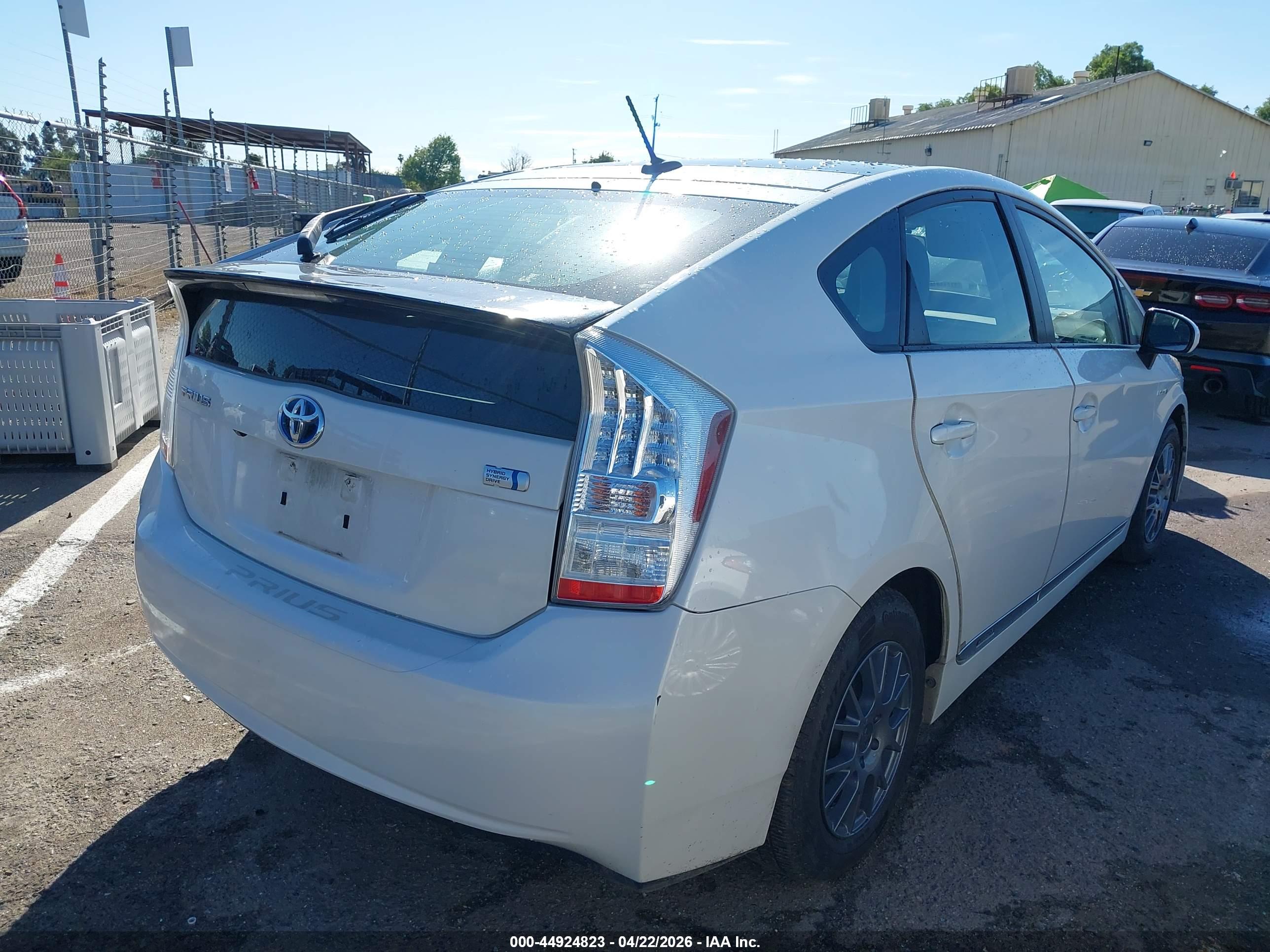 TOYOTA PRIUS image 4