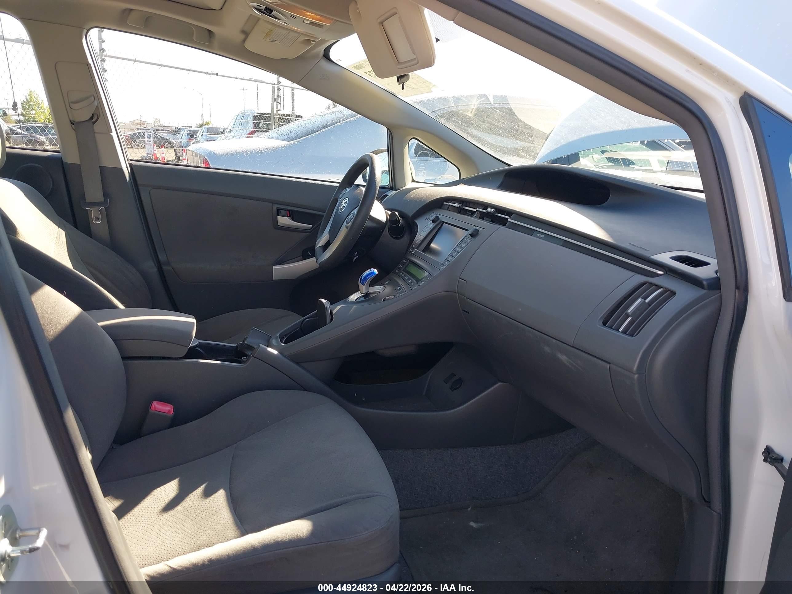 TOYOTA PRIUS image 5