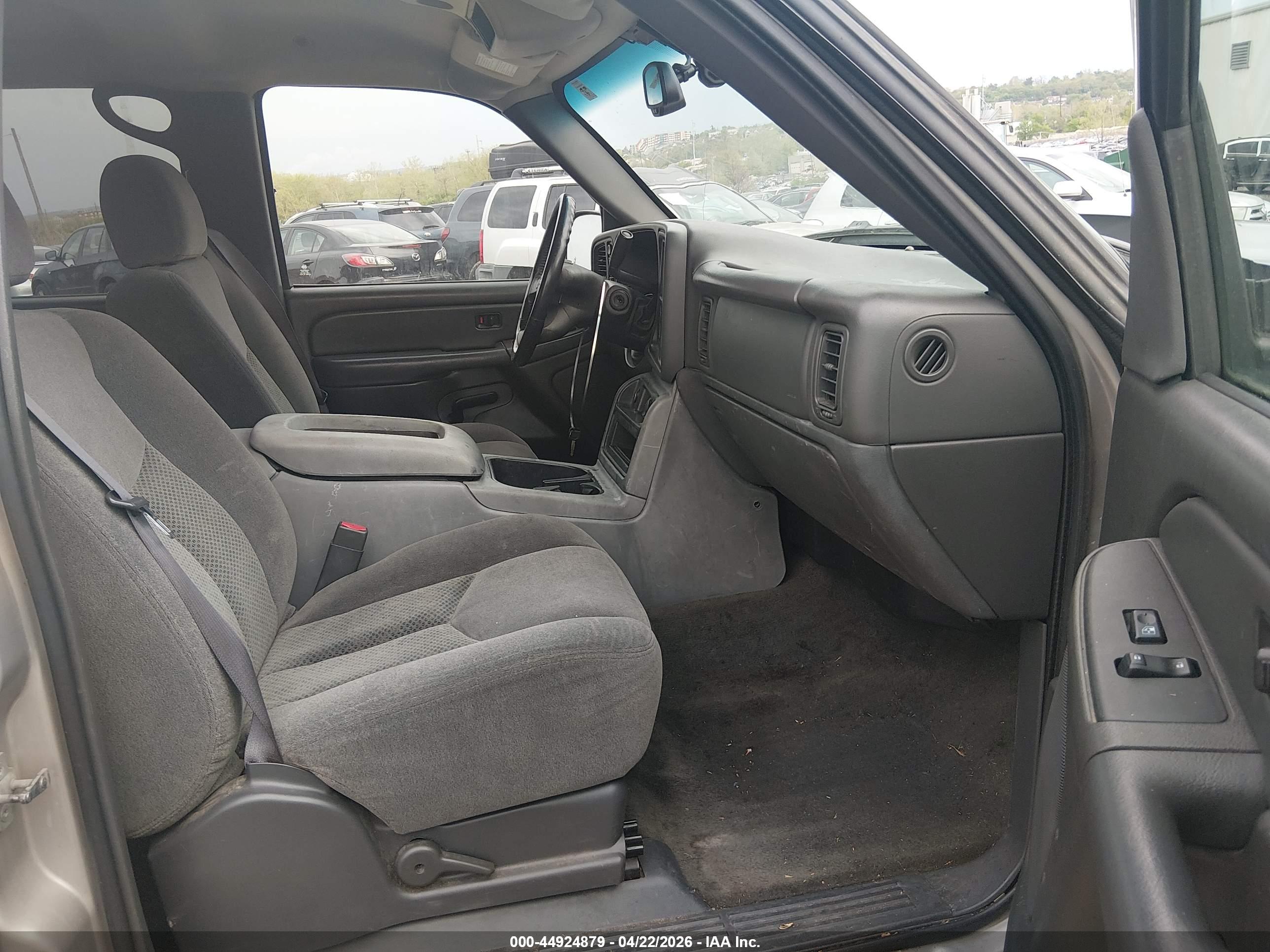 CHEVROLET SILVERADO image 5
