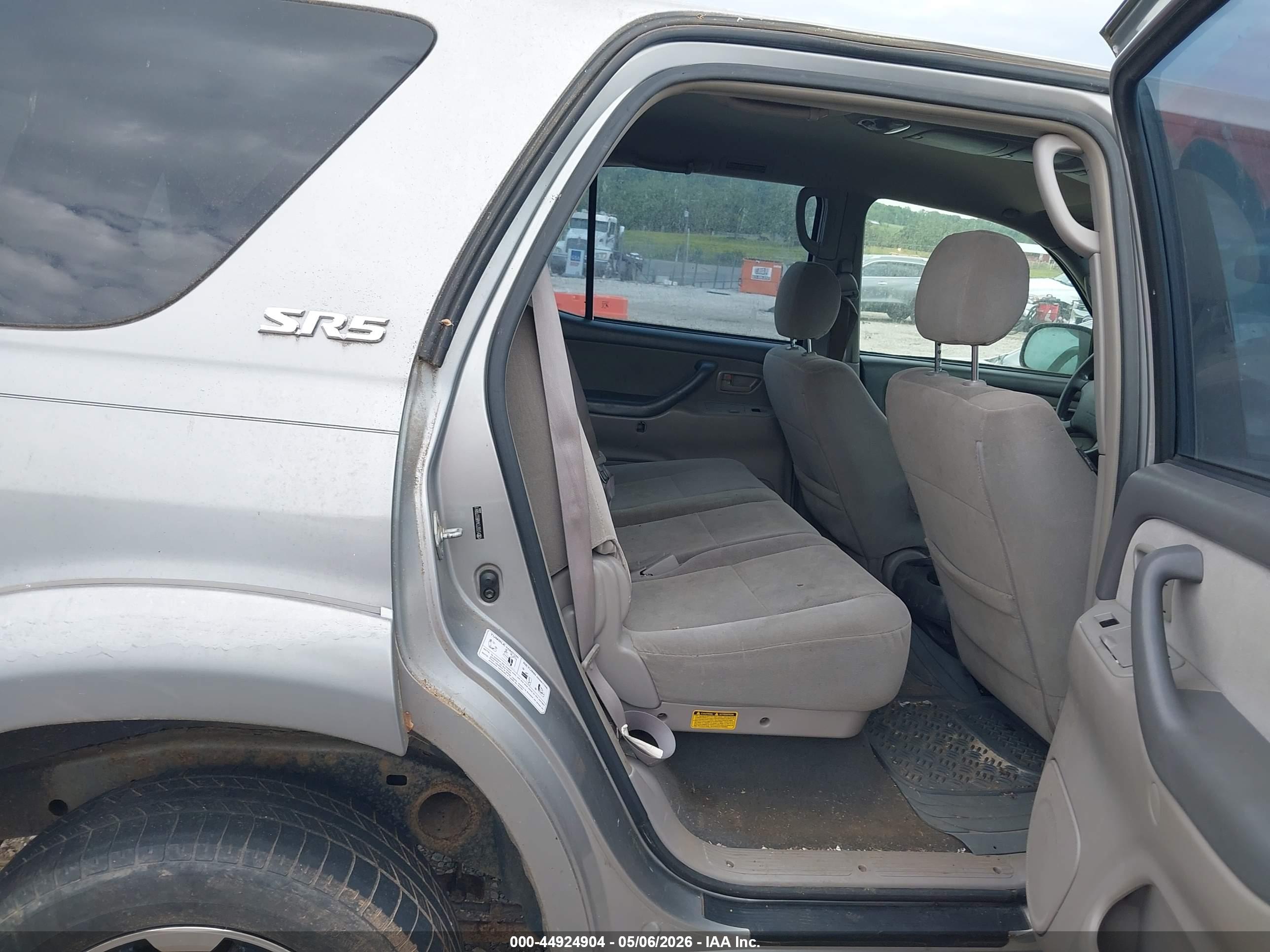 TOYOTA SEQUOIA image 8