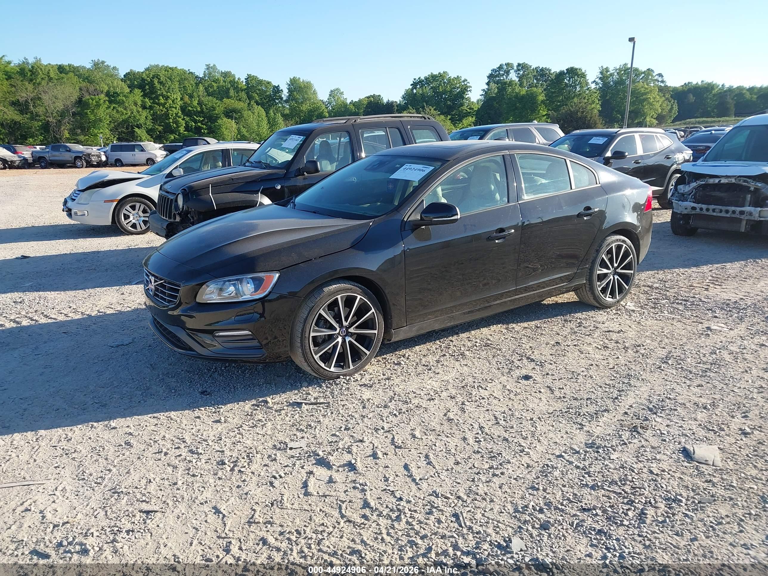 VOLVO S60 image 2