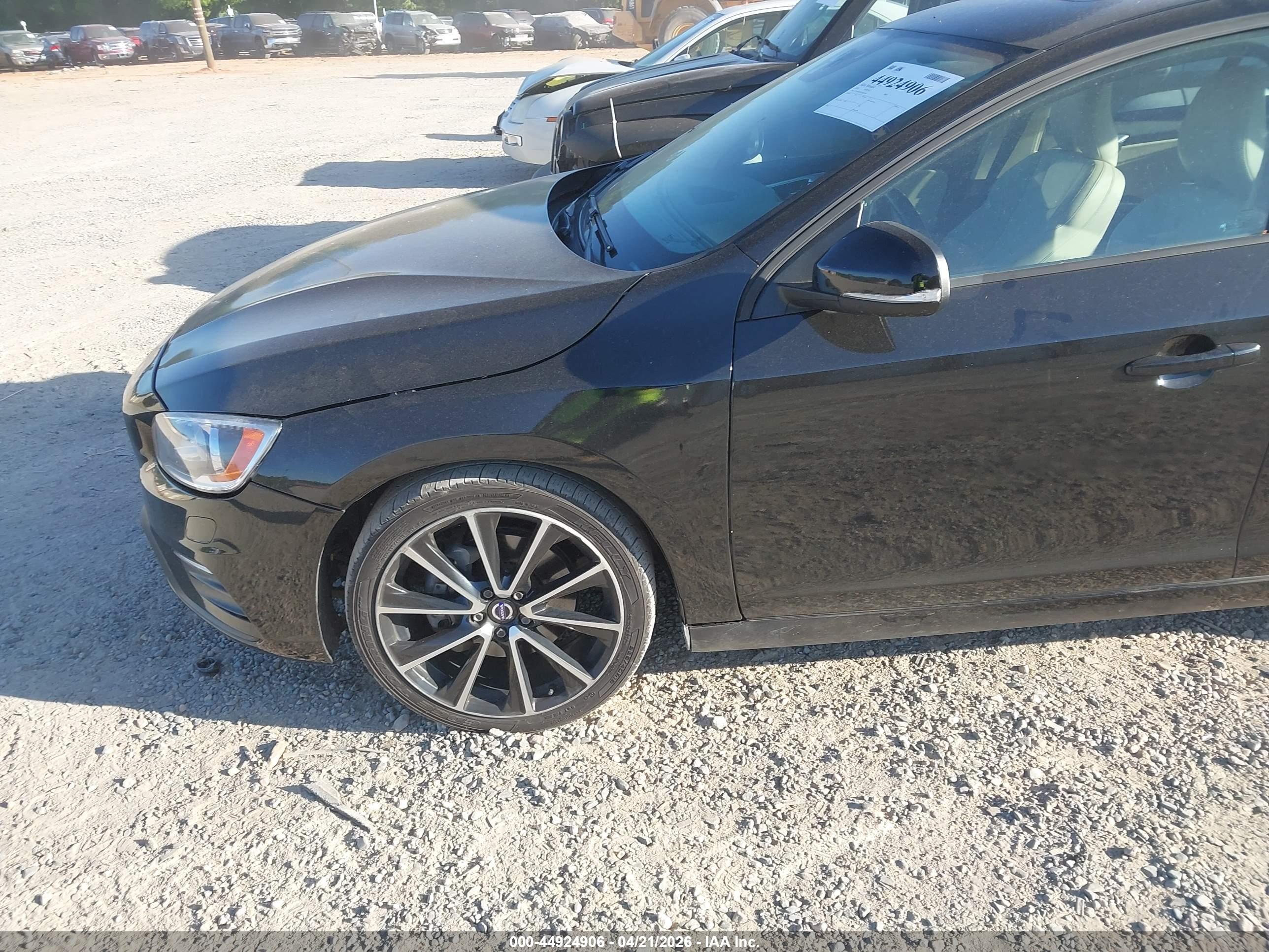 VOLVO S60 image 6