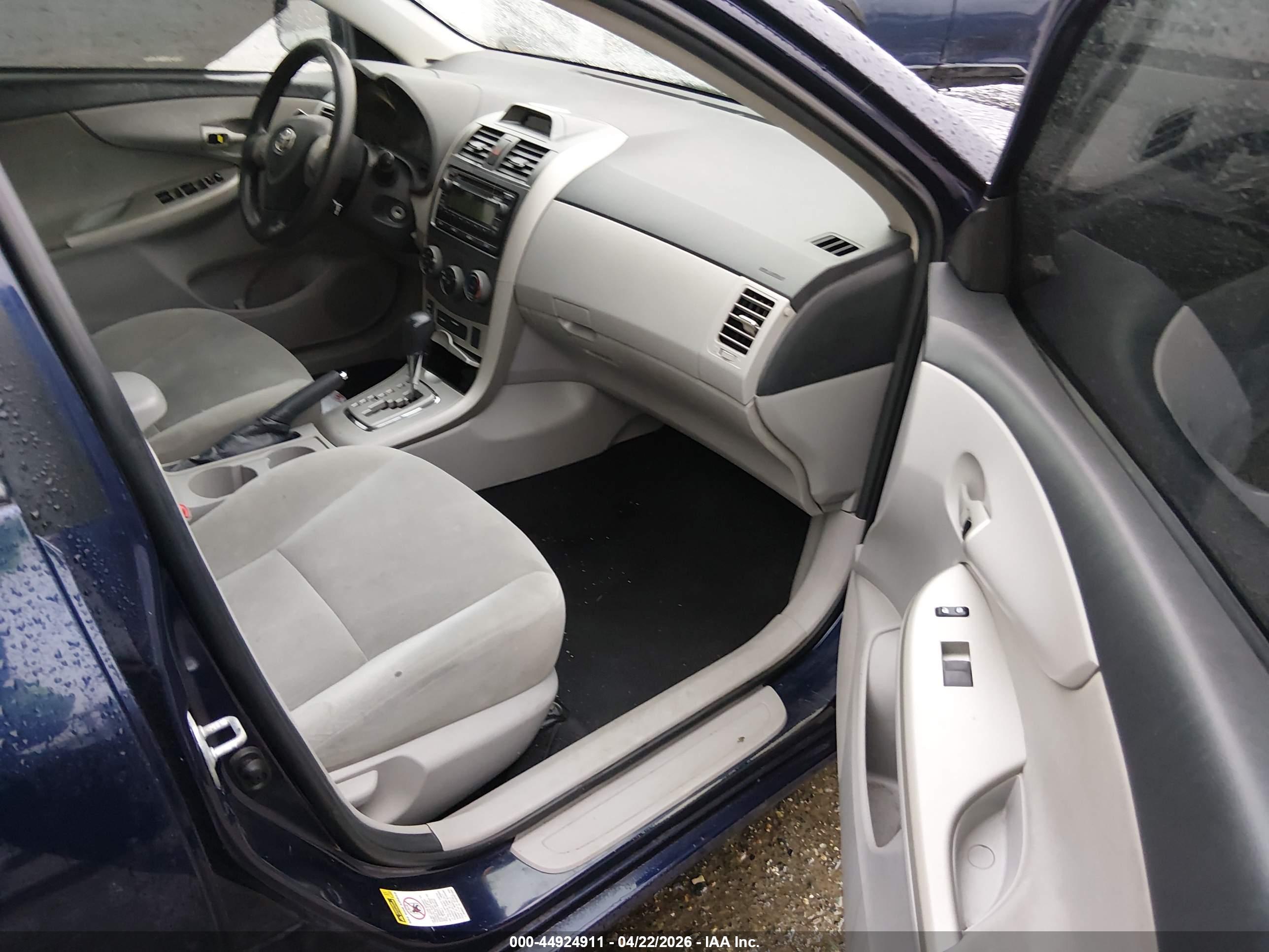 TOYOTA COROLLA image 5