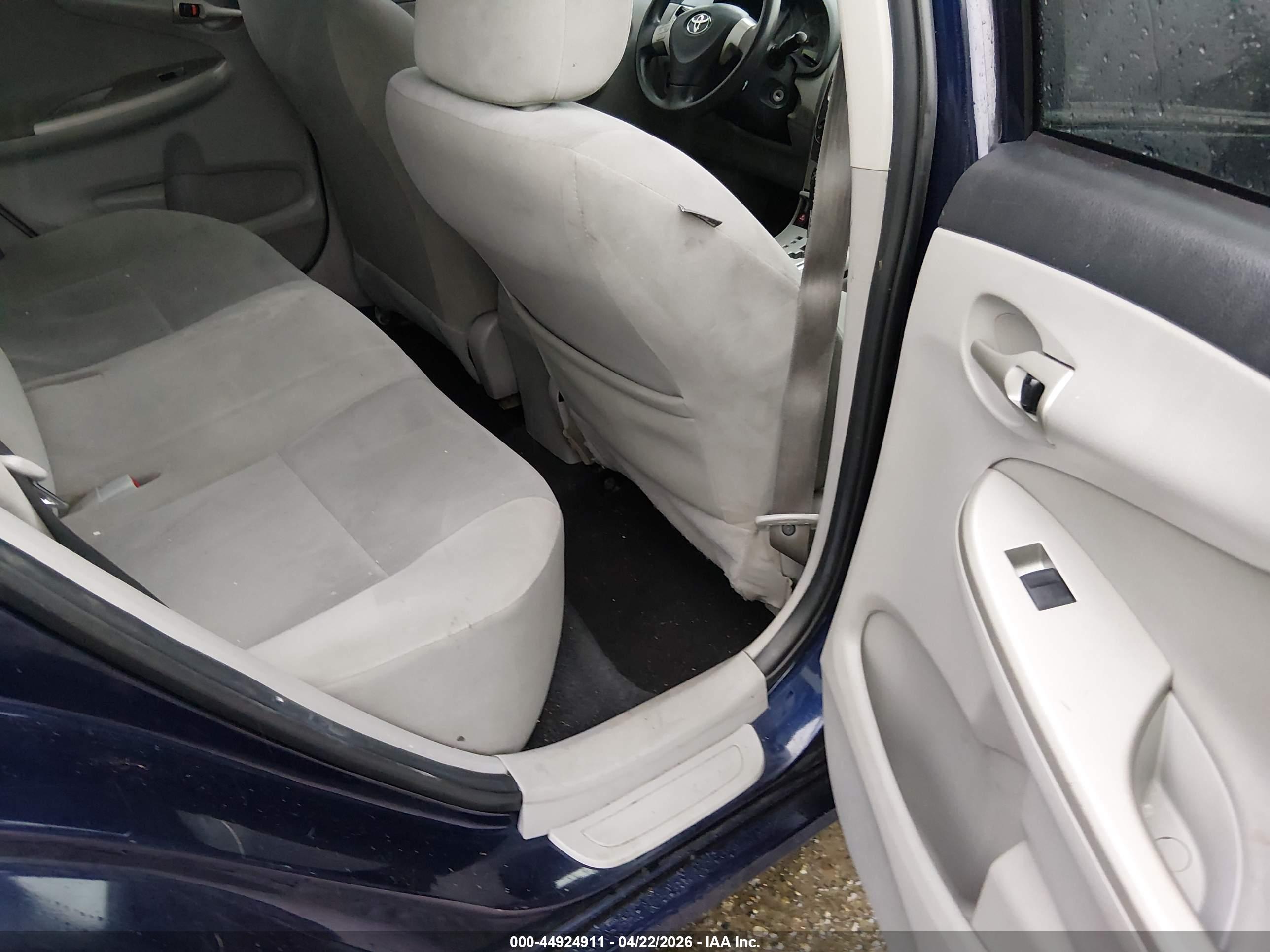 TOYOTA COROLLA image 8