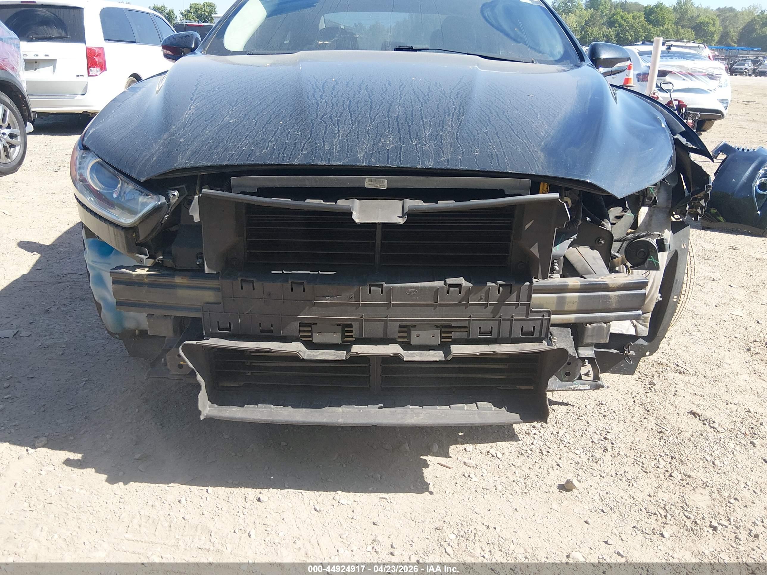 FORD FUSION image 6