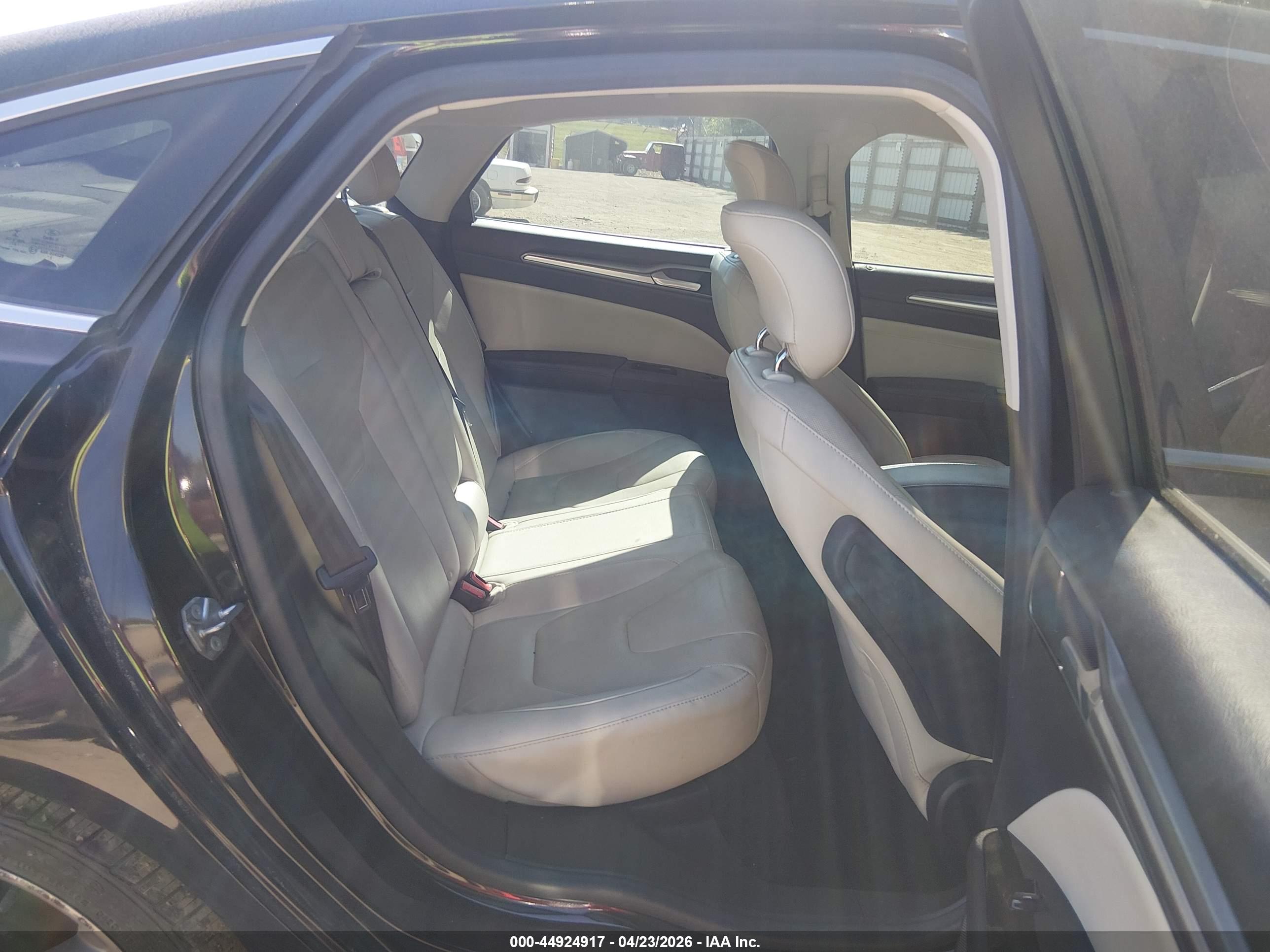 FORD FUSION image 8