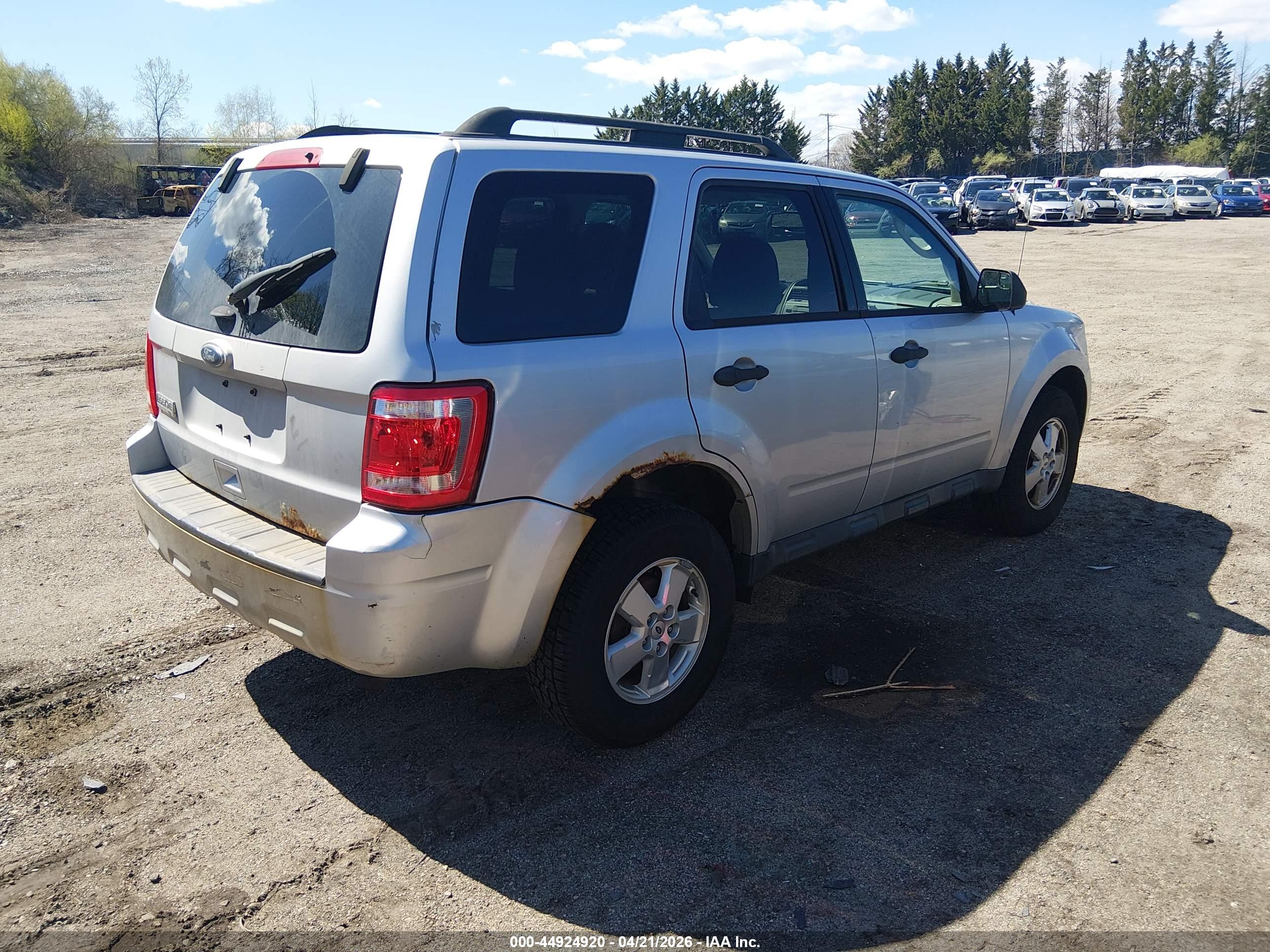 FORD ESCAPE image 4
