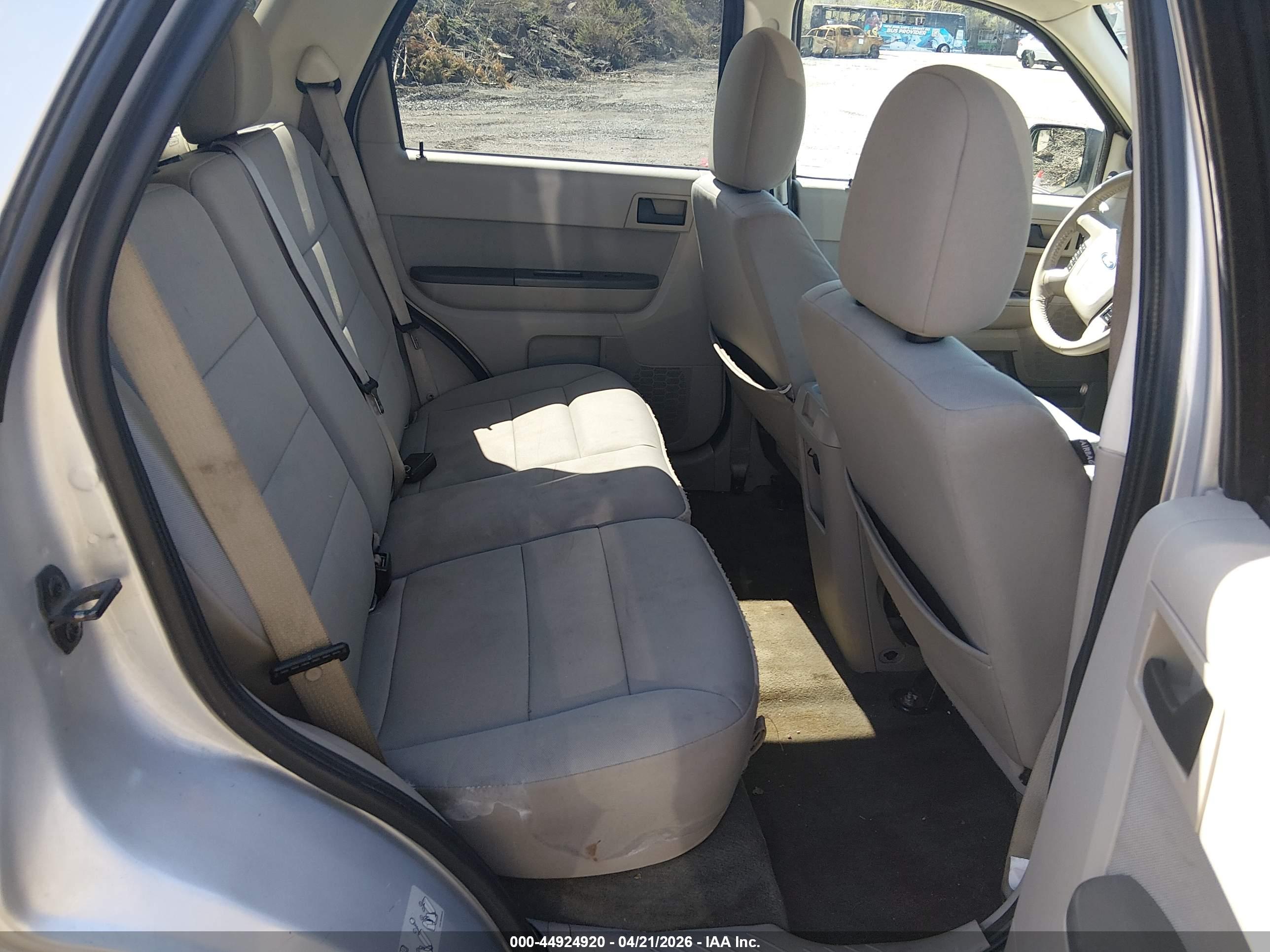 FORD ESCAPE image 8