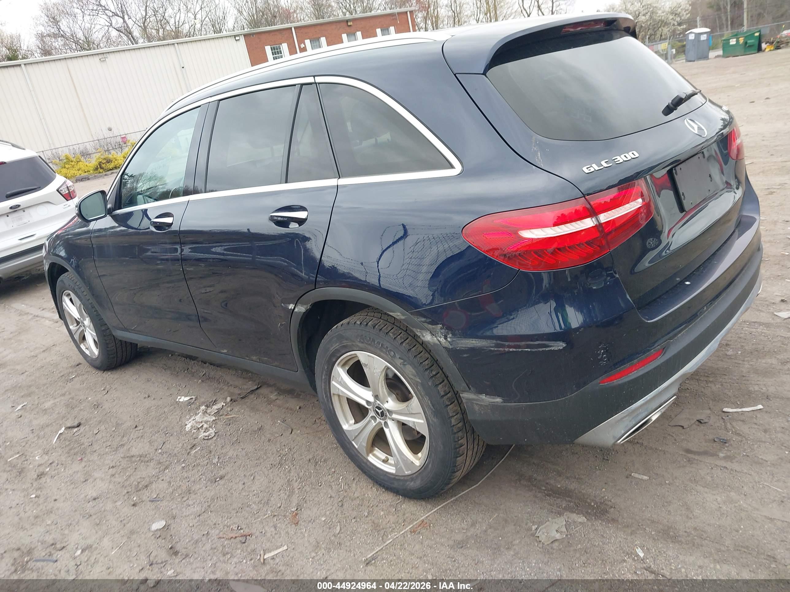 MERCEDES-BENZ GLC image 3