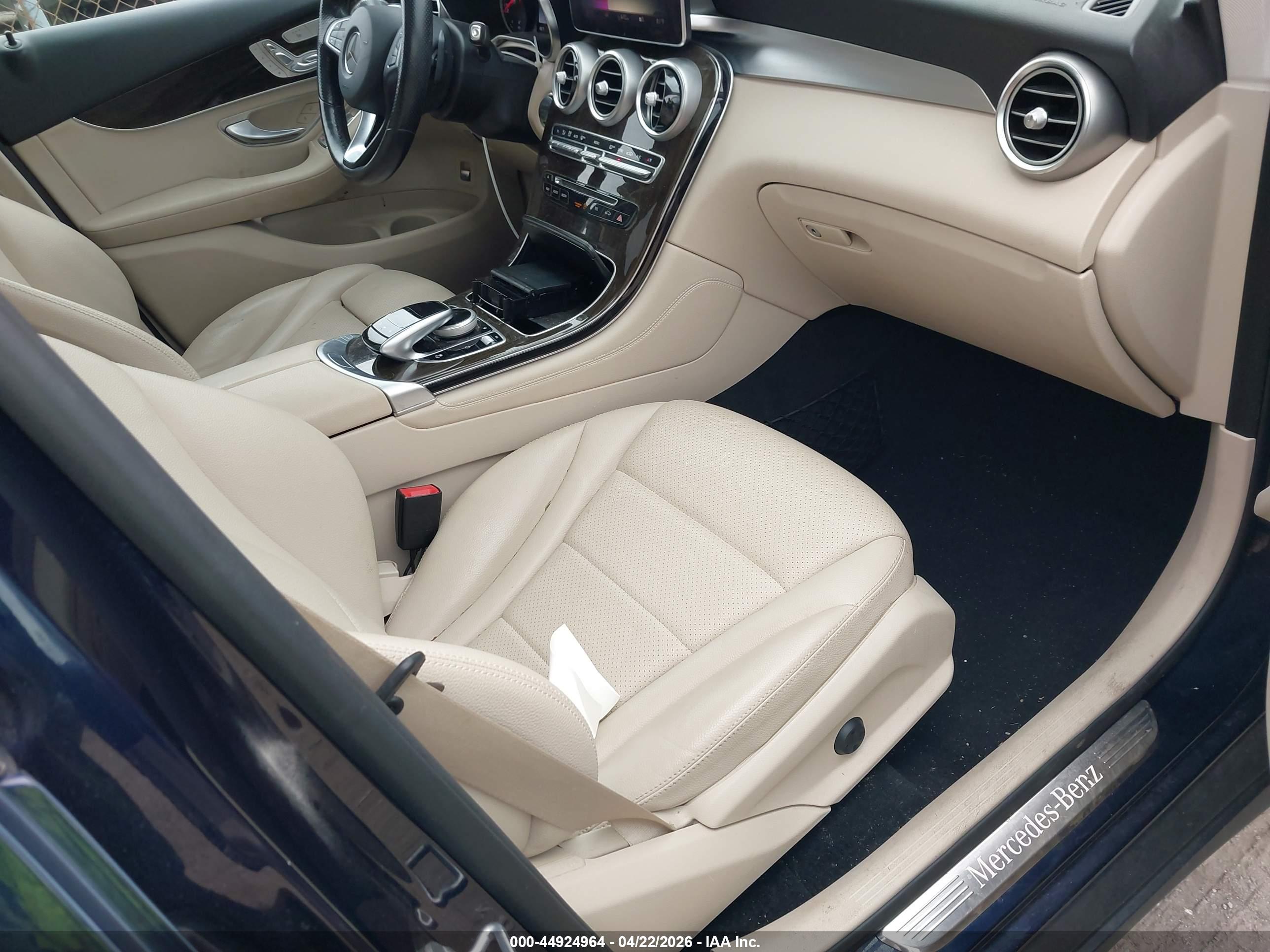 MERCEDES-BENZ GLC image 5