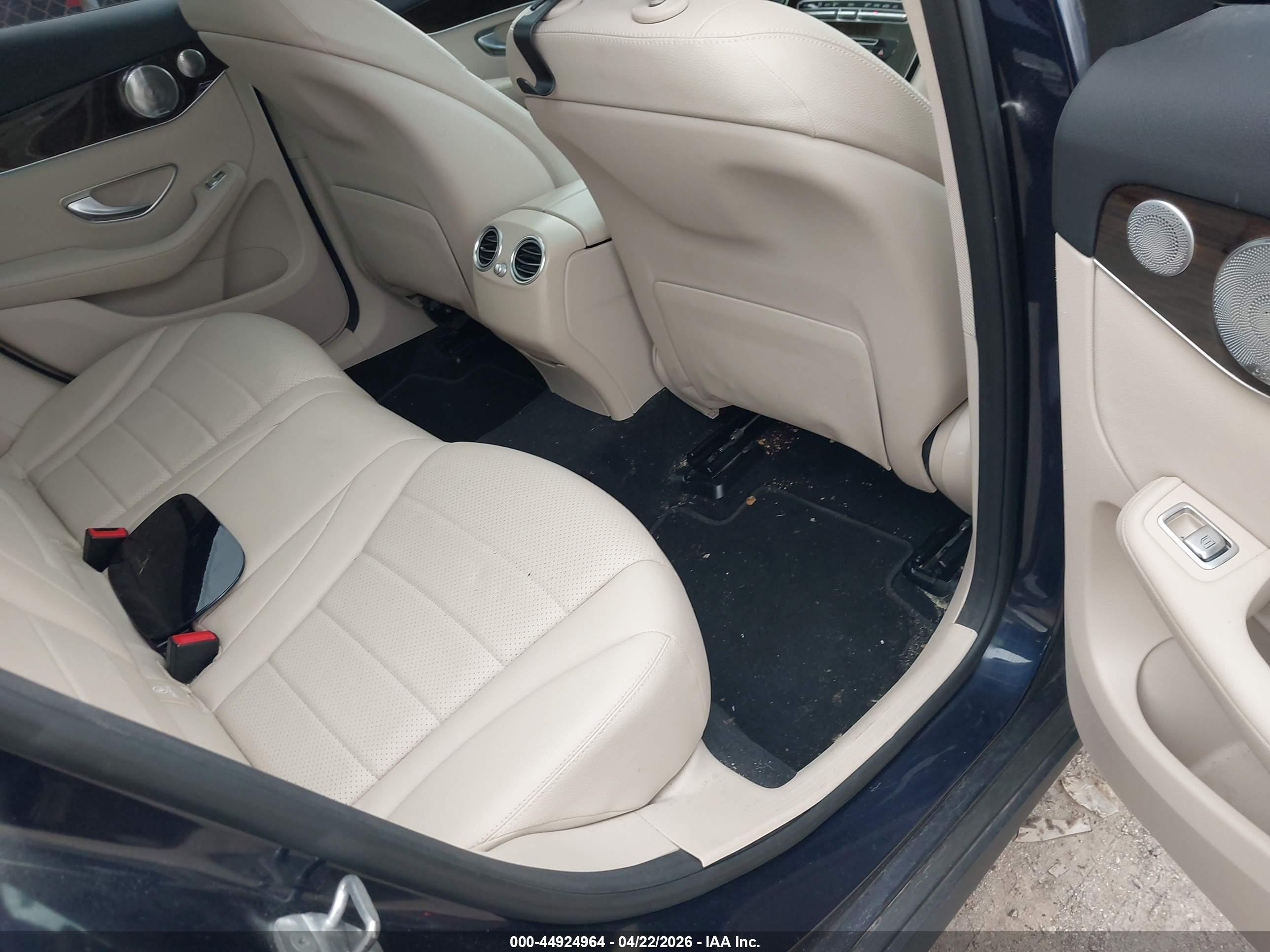 MERCEDES-BENZ GLC image 8