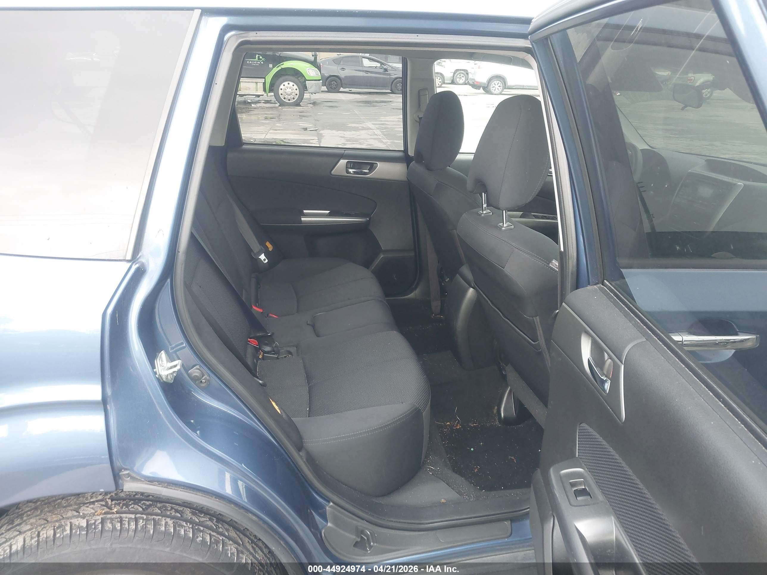 SUBARU FORESTER image 8