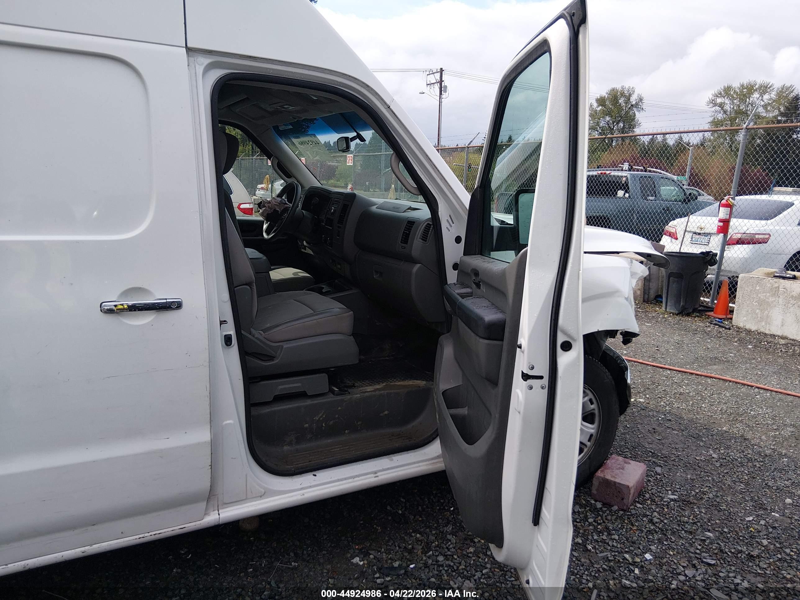 NISSAN NV image 5