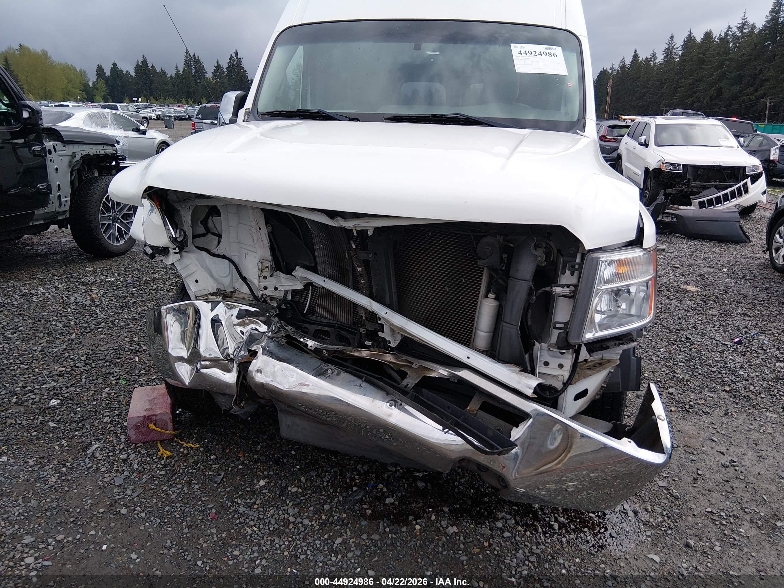 NISSAN NV image 6