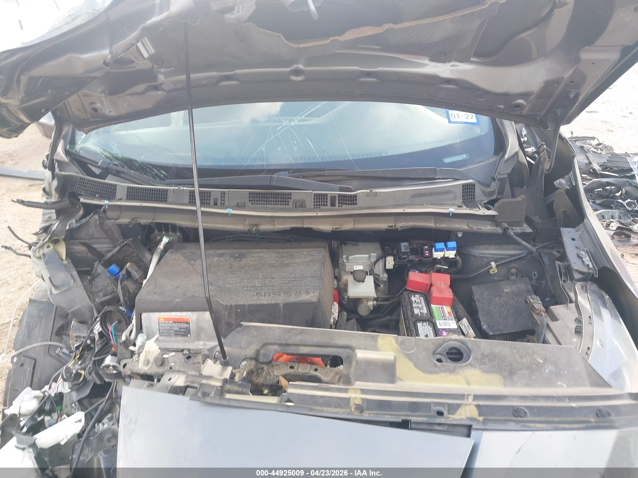 NISSAN LEAF image 10